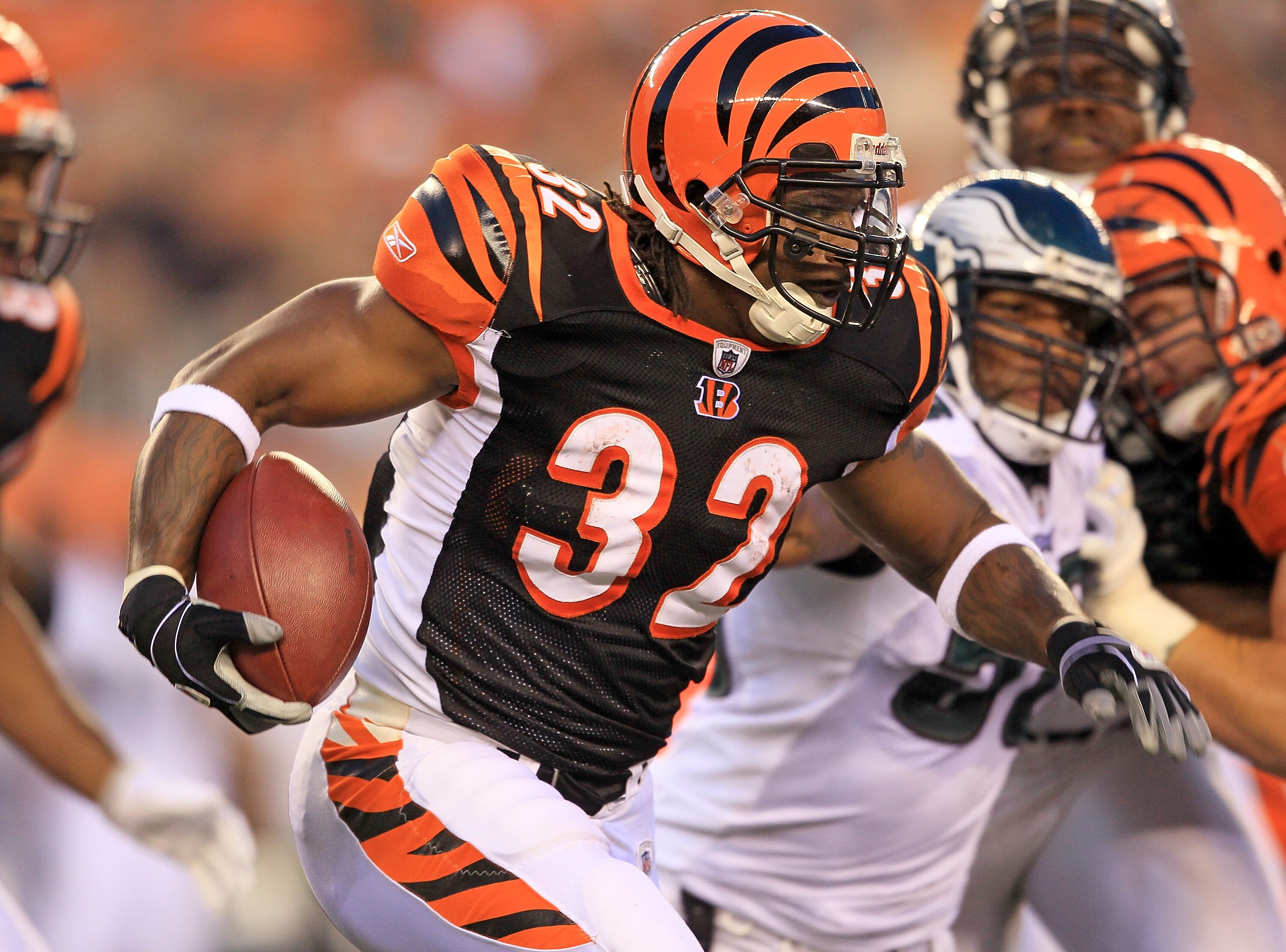 CINCINNATI - AUGUST 20: Cedric Benson #32 of the Cincinnati Bengals runs with the ball during the NFL preseason game against the Philadelphia Eagles at Paul Brown Stadium on August 20, 2010 in Cincinnati, Ohio.  (Photo by Andy Lyons/Getty Images)