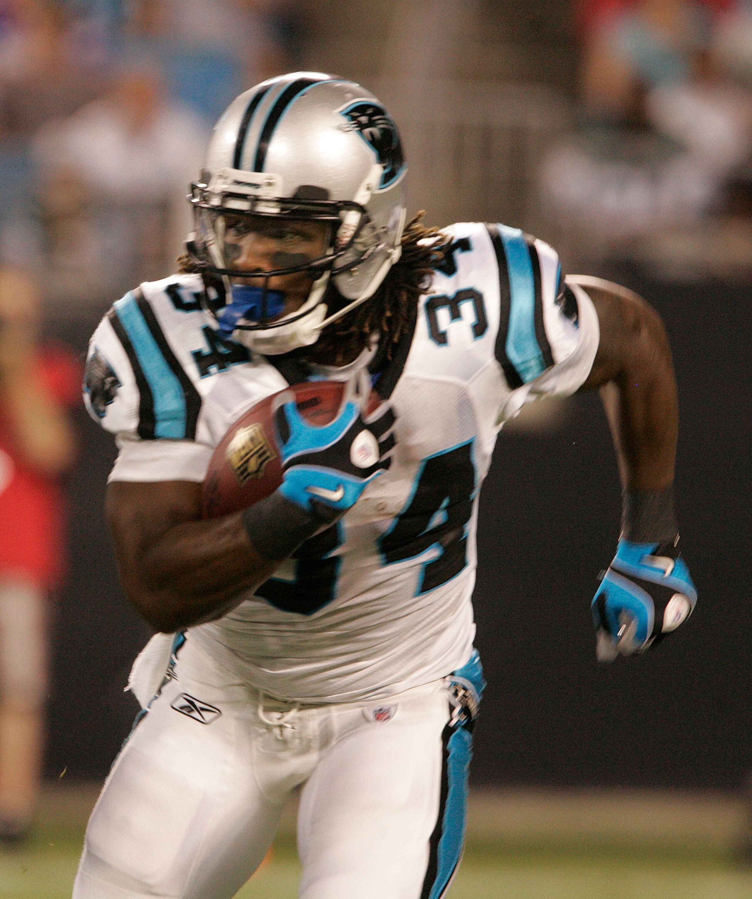 CHARLOTTE, NC- AUGUST 21:  DeAngelo Williams  #34 of the Carolina Panthers looks down field as he runs for yardage during a preseason game against the New York Jets at Bank of America Stadium on August 21, 2010 in Charlotte, North Carolina. (Photo by Mary