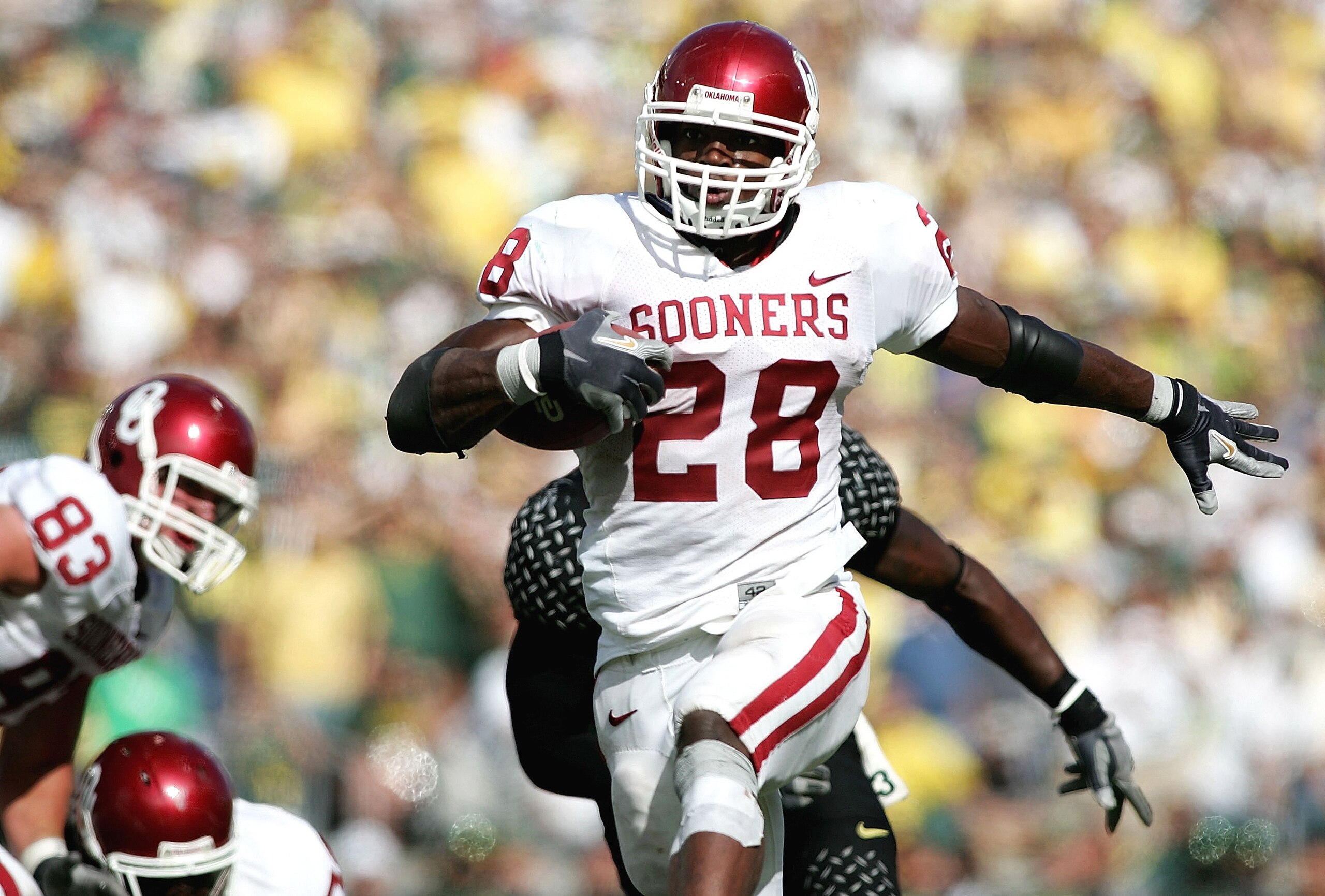 EUGENE, OR - SEPTEMBER 16:  Adrian Peterson #28 of the Oklahoma Sooners scores a touchdown against  the Oregon Ducks on September 16, 2006 at Autzen Stadium in Eugene, Oregon.  (Photo by Jonathan Ferrey/Getty Images)