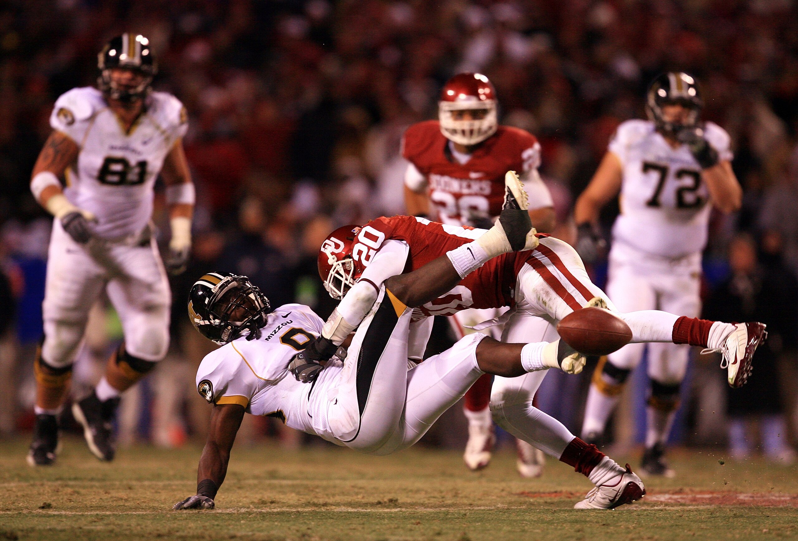 KANSAS CITY, MO - DECEMBER 06: Quinton Carter #20 of the Oklahoma Sooners breaks up a pass intended for Jeremy Maclin #9 of the Missouri Tigers during the Big 12 Championship on December 6, 2008 at Arrowhead Stadium in Kansas City, Missouri.  (Photo by Ja