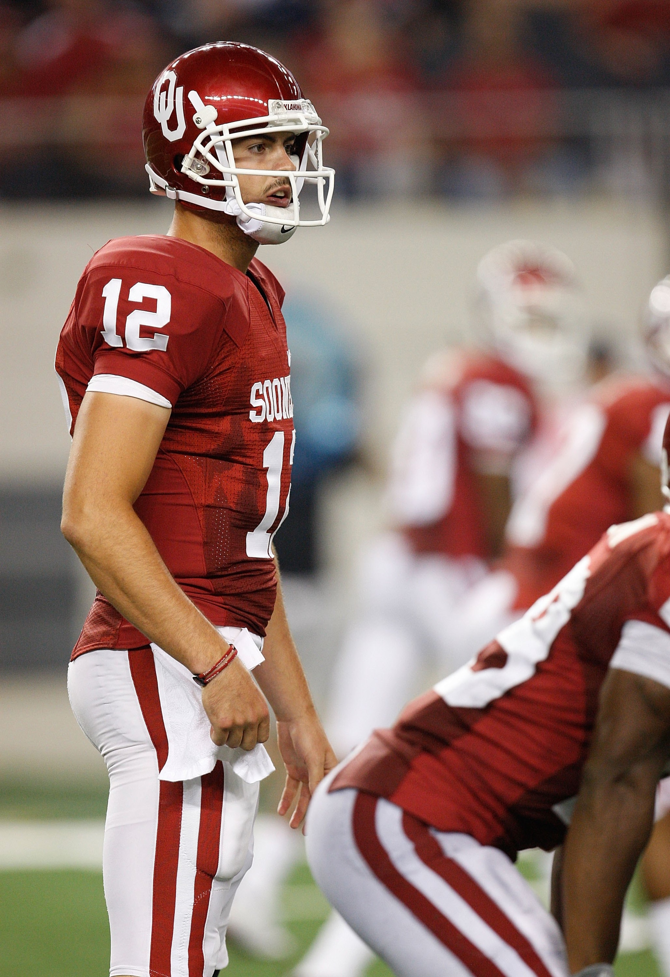 ARLINGTON, TX - SEPTEMBER 05:  Quarterback Landry Jones #12 of the Oklahoma Sooners at Cowboys Stadium on September 5, 2009 in Arlington, Texas.  (Photo by Ronald Martinez/Getty Images)
