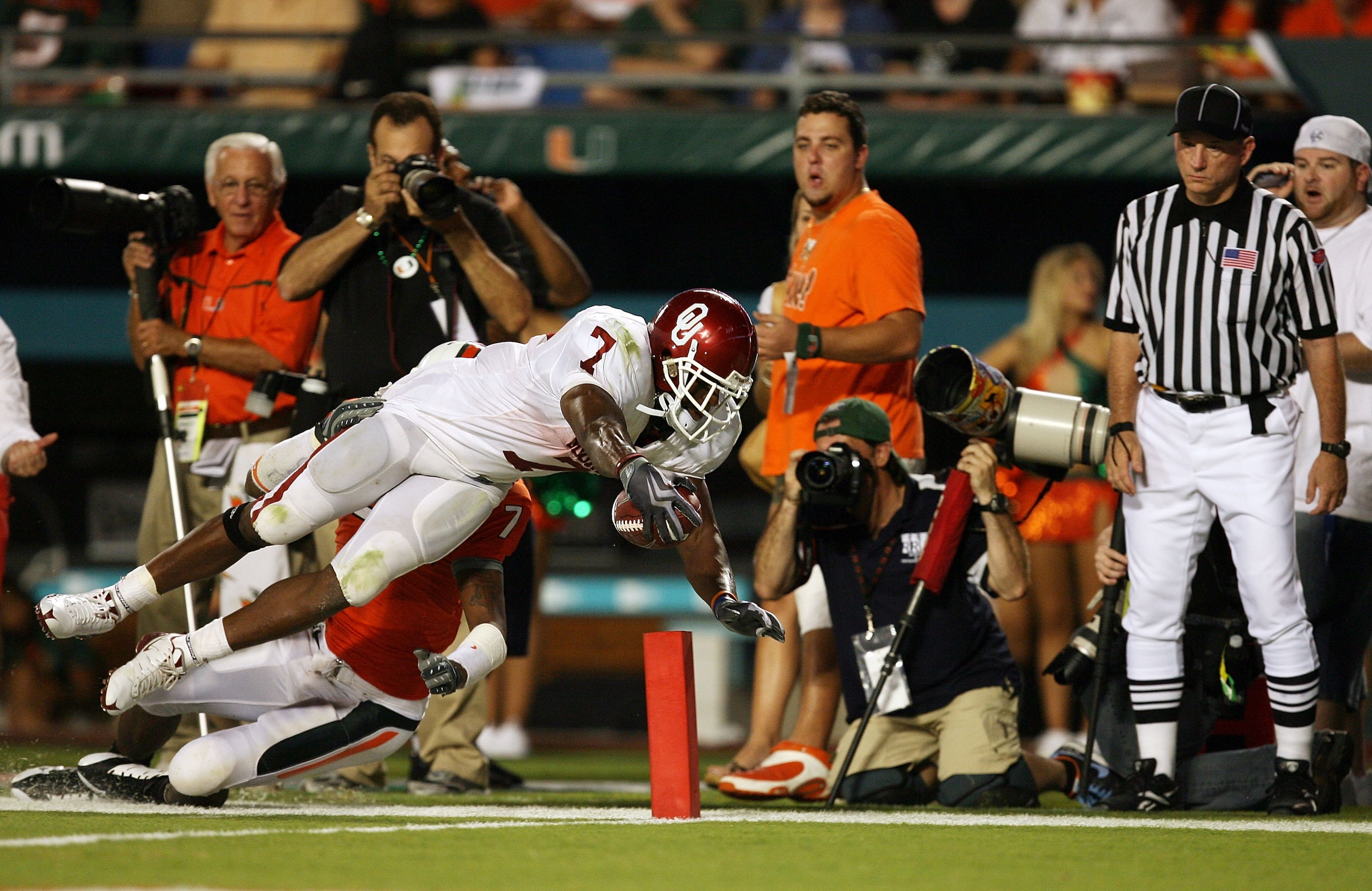 FORT LAUDERDALE, FL - OCTOBER 03: Running back DeMarco Murray #7 of the Oklahoma Sooners dives for the end-zone but comes up short as he is taken out of bounds by defensive back Vaughn Telemaque #7 of the Miami Hurricanes at Land Shark Stadium on October