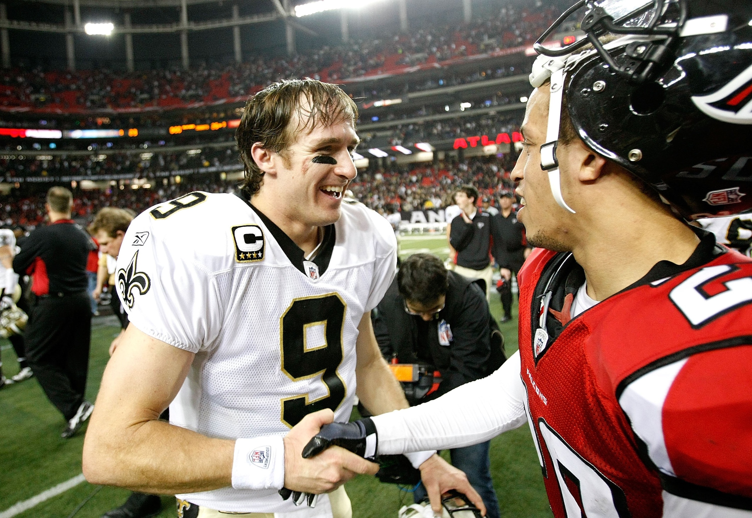 ATLANTA - DECEMBER 13:  Quarterback Drew Brees #9 of the New Orleans Saints against Brent Grimes #20 of the Atlanta Falcons at Georgia Dome on December 13, 2009 in Atlanta, Georgia.  (Photo by Kevin C. Cox/Getty Images)