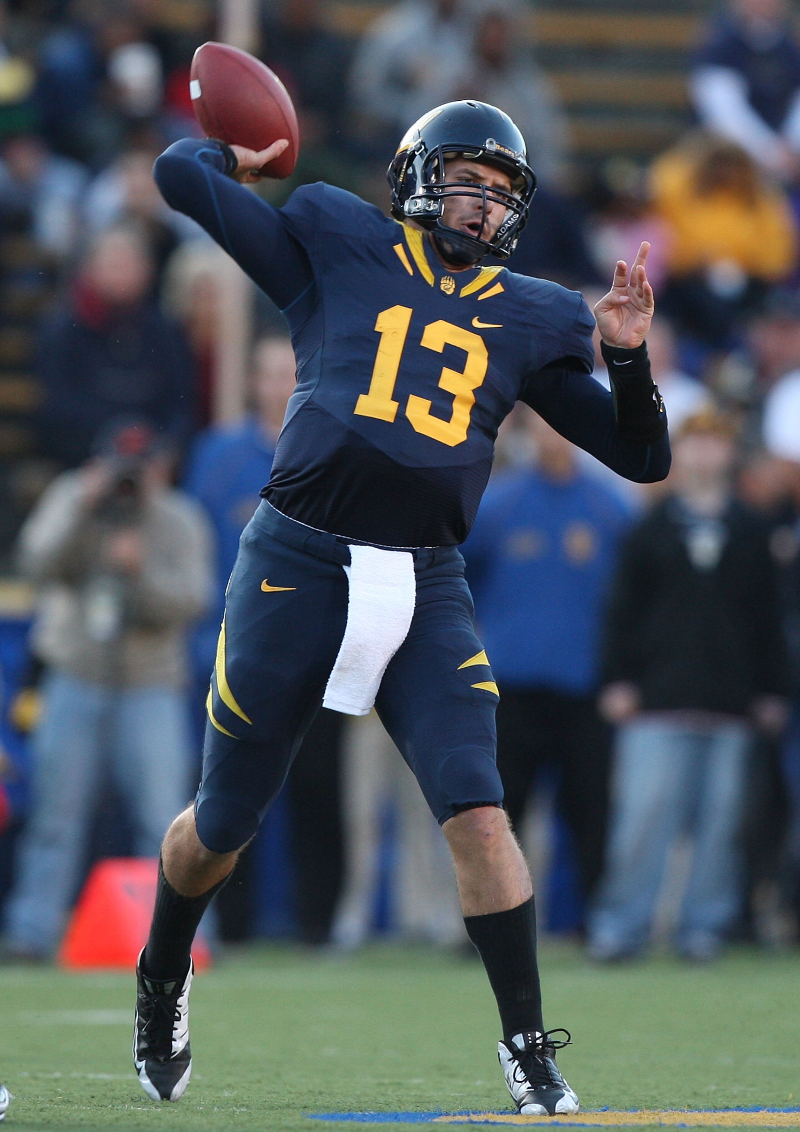 BERKELEY, CA - NOVEMBER 14:  Kevin Riley #13 of the California Golden Bears passes against the Arizona Wildcats at California Memorial Stadium on November 14, 2009 in Berkeley, California.  (Photo by Jed Jacobsohn/Getty Images)