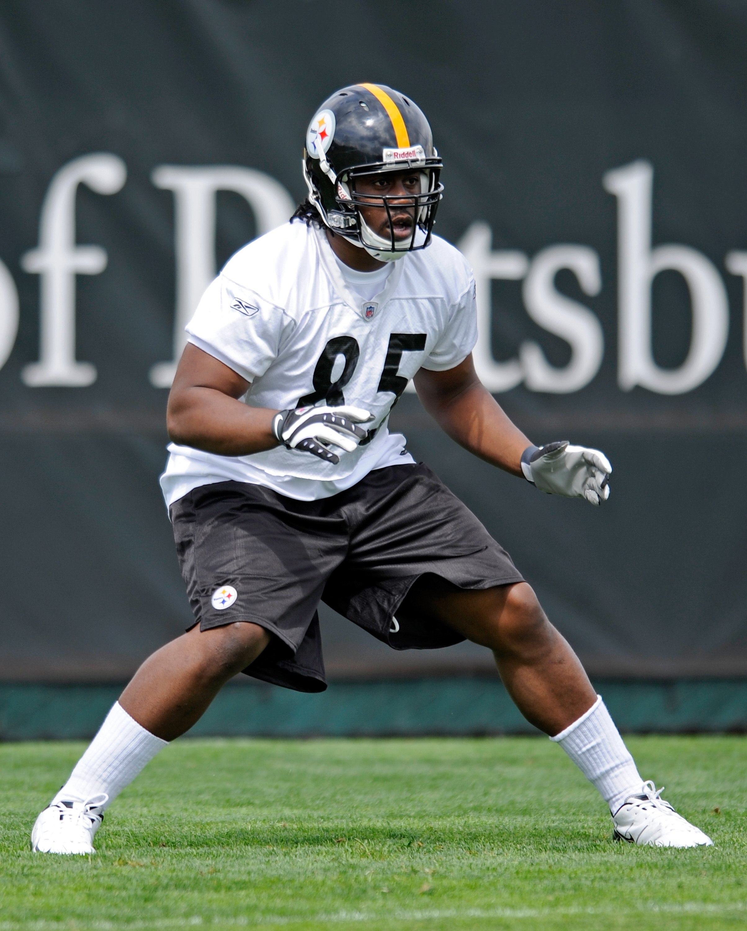 PITTSBURGH - MAY 01:  David Johnson #85 of the Pittsburgh Steelers runs a blocking drill during rookie training camp at the Pittsburgh Steelers Practice Facility on May 1, 2009 in Pittsburgh, Pennsylvania.  (Photo by Joe Sargent/Getty Images)
