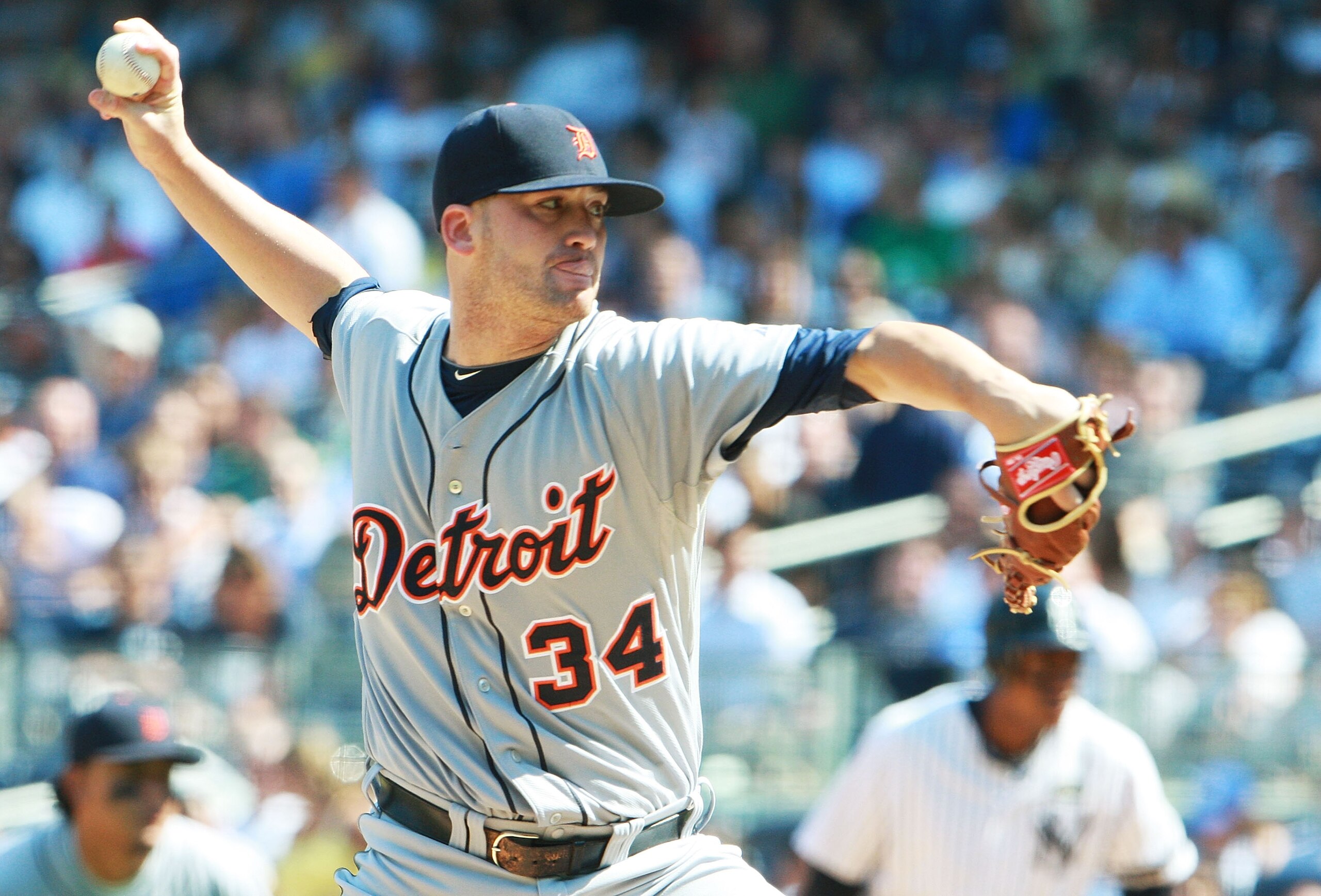 NEW YORK - AUGUST 19:  Robbie Weinhardt #34 of the Detroit Tigers pitches during the sixth inning against the New York Yankees at Yankee Stadium on August 19, 2010 in the Bronx borough of New York City.  (Photo by Andrew Burton/Getty Images)