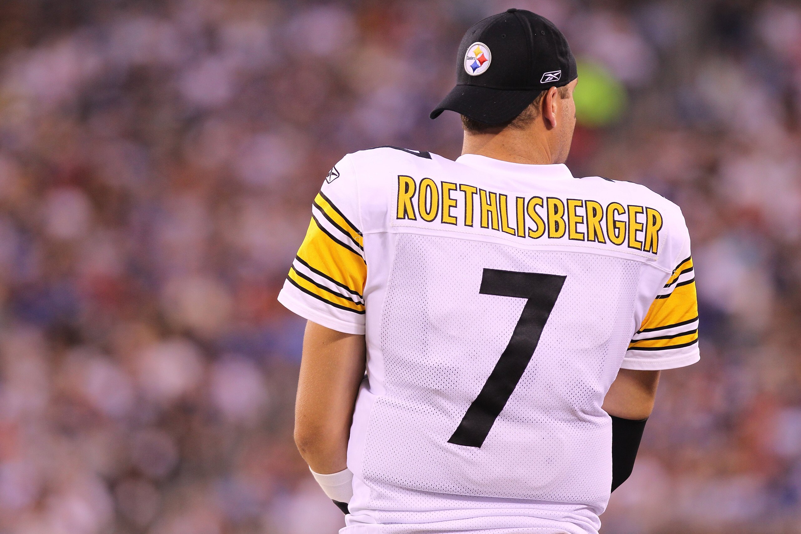 EAST RUTHERFORD, NJ - AUGUST 21:  Ben Roethlisberger #7 of the Pittsburgh Steelers  against the New York Giants during their preseason game at New Meadowlands Stadium on August 21, 2010 in East Rutherford, New Jersey.  (Photo by Nick Laham/Getty Images)