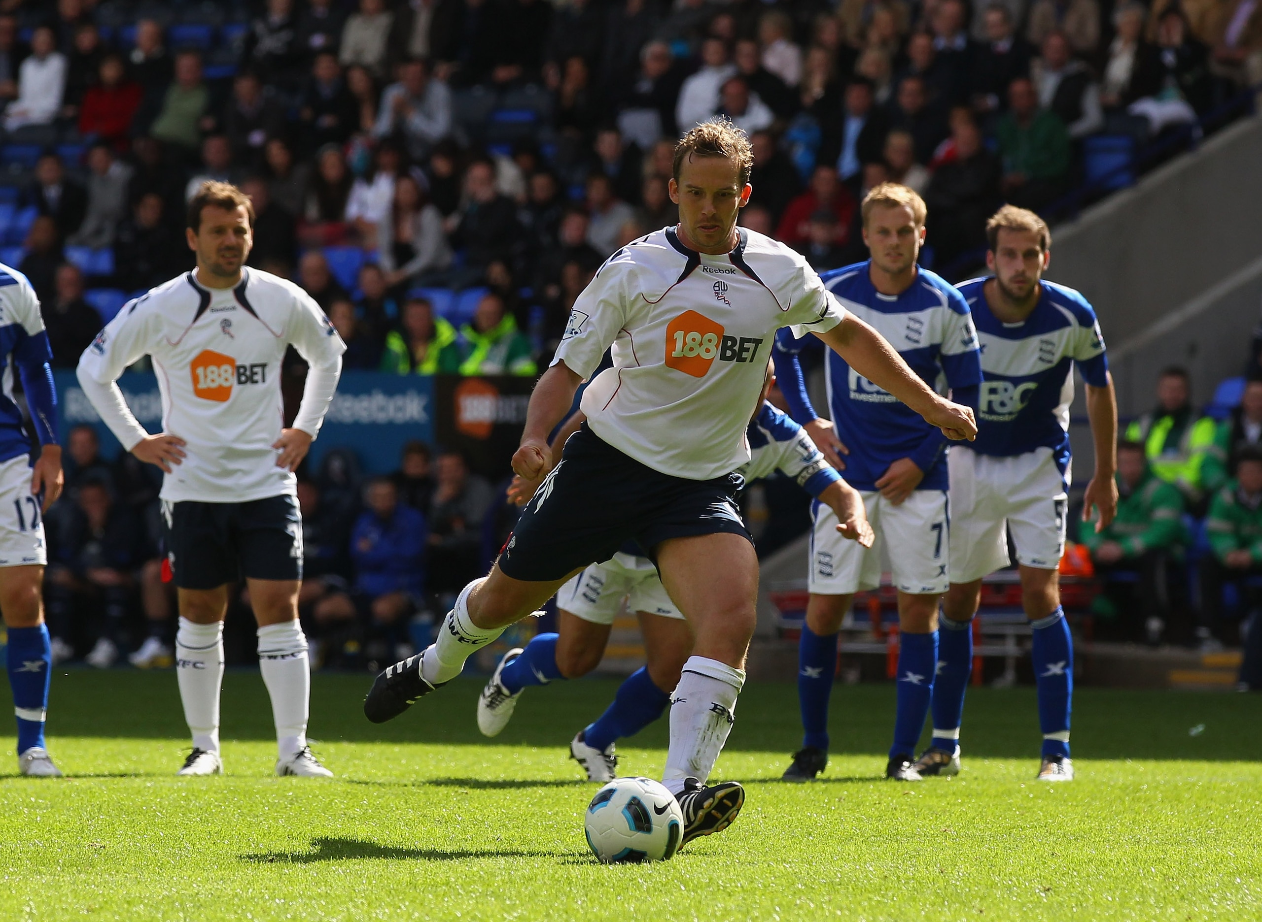 BOLTON, ENGLAND - AUGUST 29:  Kevin Davies of Bolton Wanderers scores his goal from the penalty spot during the Barclays Premier League match between Bolton Wanderers and Birmingham City at Reebok Stadium on August 29, 2010 in Bolton, England.  (Photo by 