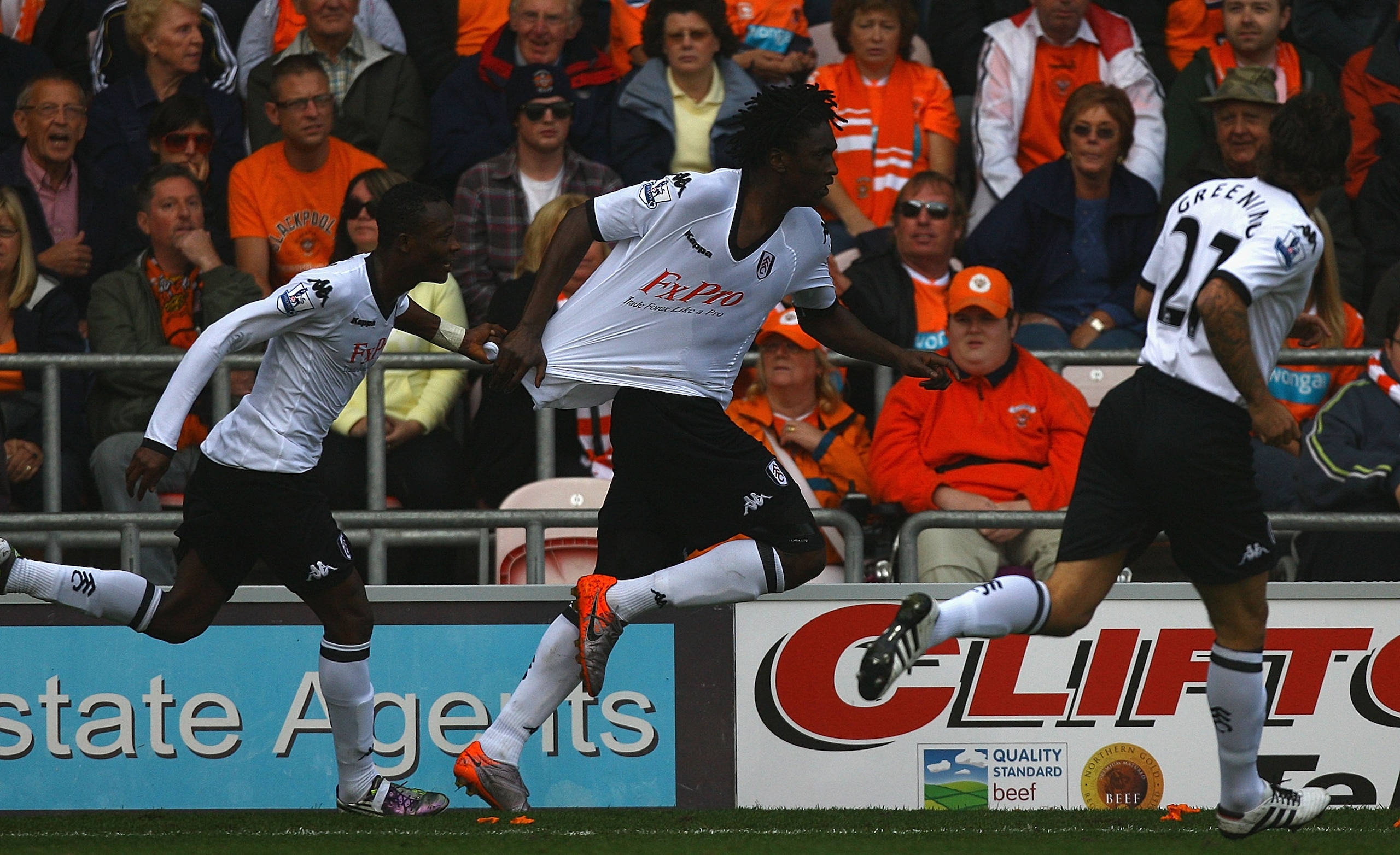 BLACKPOOL, ENGLAND - AUGUST 28:  Dickson Etuhu (c) of Fulham celebrates scoring a goal during the Barclays Premier League match between Blackpool and Fulham at Bloomfield Road on August 28, 2010 in Blackpool, England.  (Photo by Matthew Lewis/Getty Images