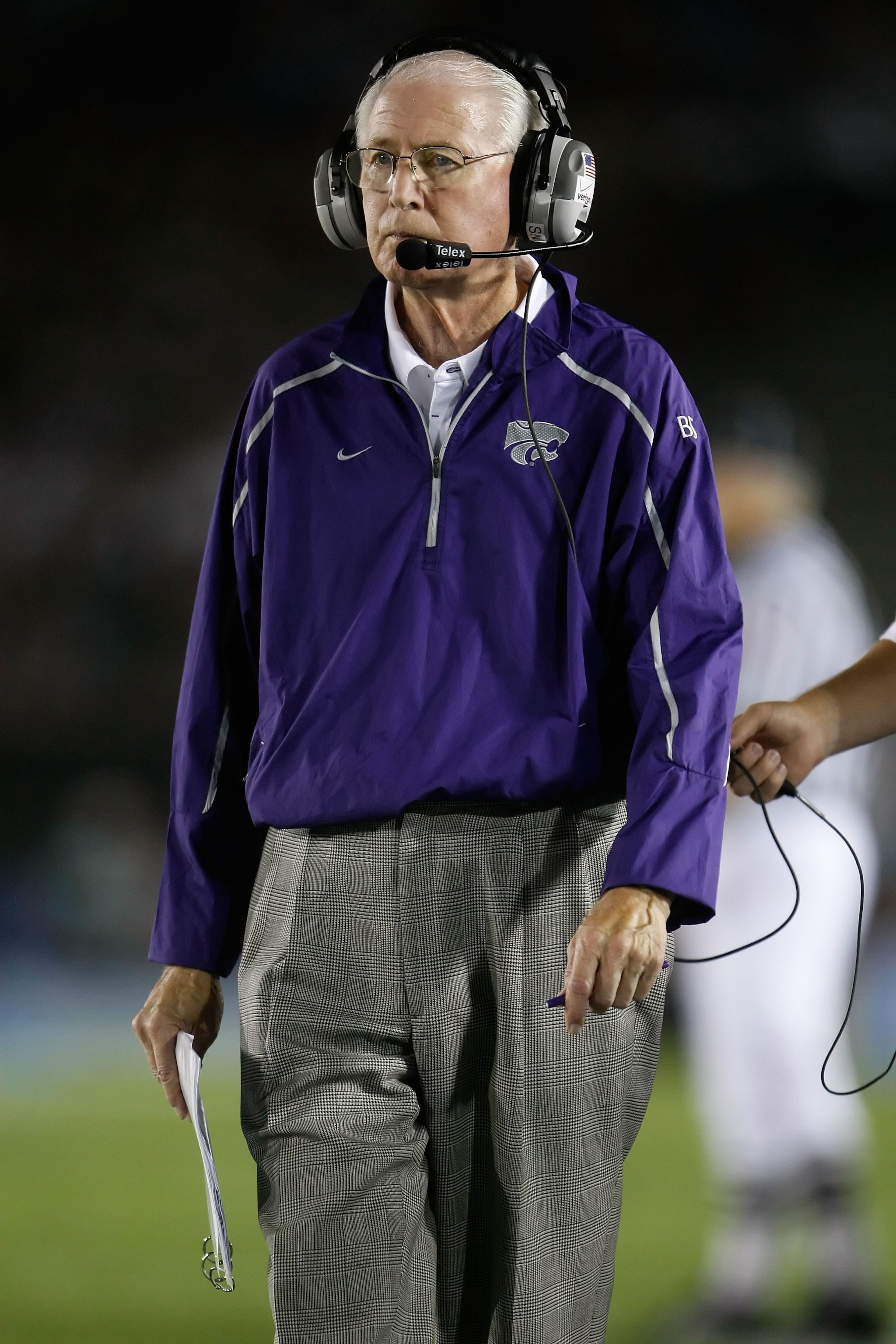PASADENA, CA - SEPTEMBER 19: Kansas State Wildcats head coach Bill Snyder looks on against the UCLA Bruins at the Rose Bowl on September 19, 2009 in Pasadena, California. UCLA defeated Kansas State 23-9. (Photo by Jeff Gross/Getty Images) PASADENA, CA - SEPTEMBER 19: Kansas State Wildcats head coach Bill Snyder looks on against the UCLA Bruins at the Rose Bowl on September 19, 2009 in Pasadena, California. UCLA defeated Kansas State 23-9. (Photo by Jeff Gross/Getty Images)