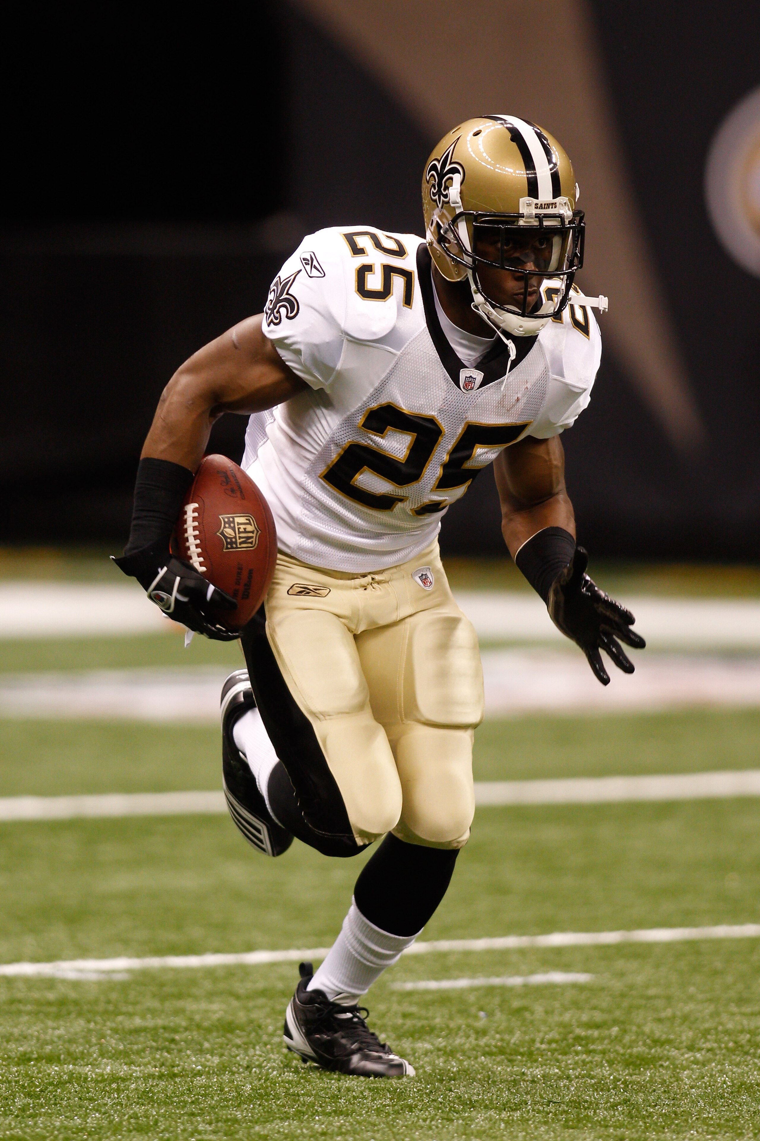 NEW ORLEANS - AUGUST 27: Reggie Bush #25 of the New Orleans Saints warms up during pregame before playing the San Diego Chargers at the Louisiana Superdome on August 27, 2010 in New Orleans, Louisiana. (Photo by Chris Graythen/Getty Images) NEW ORLEANS - AUGUST 27: Reggie Bush #25 of the New Orleans Saints warms up during pregame before playing the San Diego Chargers at the Louisiana Superdome on August 27, 2010 in New Orleans, Louisiana. (Photo by Chris Graythen/Getty Images)