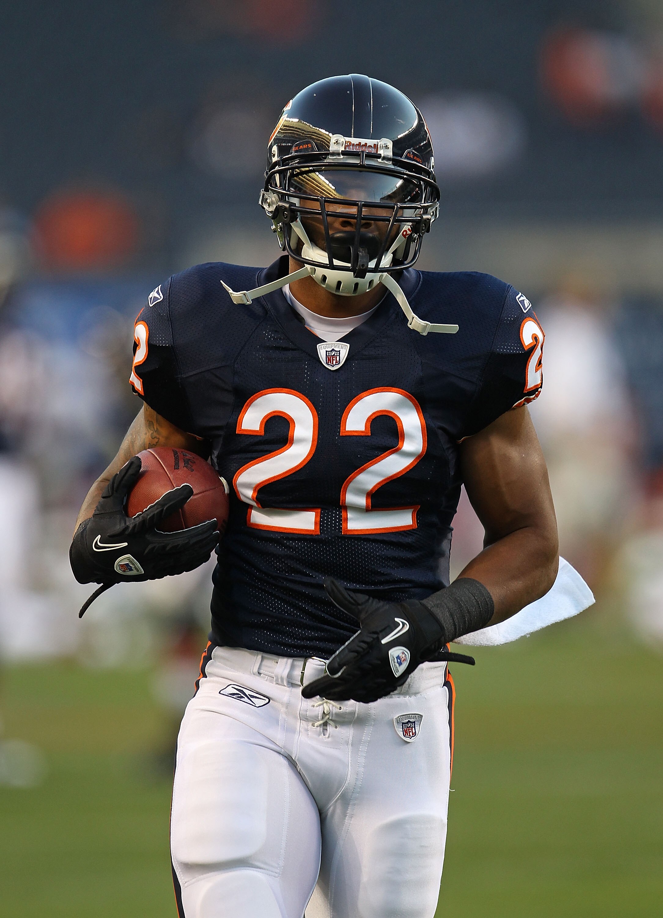 CHICAGO - AUGUST 28: Matt Forte #22 of the Chicago Bears participates in warm-ups before a game against the Arizona Cardinals during a preseason game at Soldier Field on August 28, 2010 in Chicago, Illinois. (Photo by Jonathan Daniel/Getty Images)