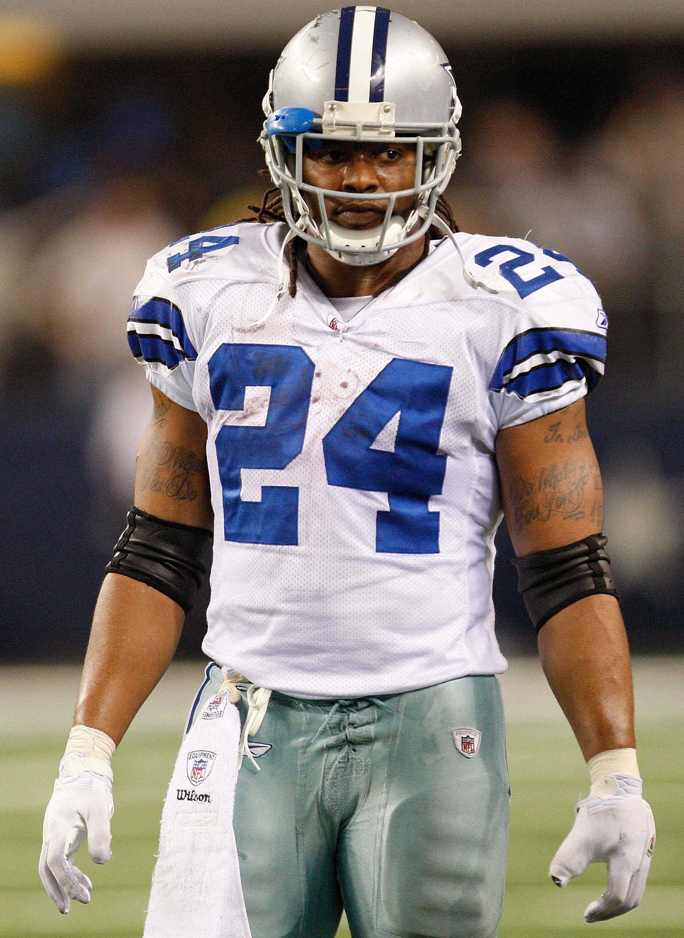 ARLINGTON, TX - JANUARY 03:  Running back Marion Barber #24 of the Dallas Cowboys at Cowboys Stadium on January 3, 2010 in Arlington, Texas.  (Photo by Ronald Martinez/Getty Images)