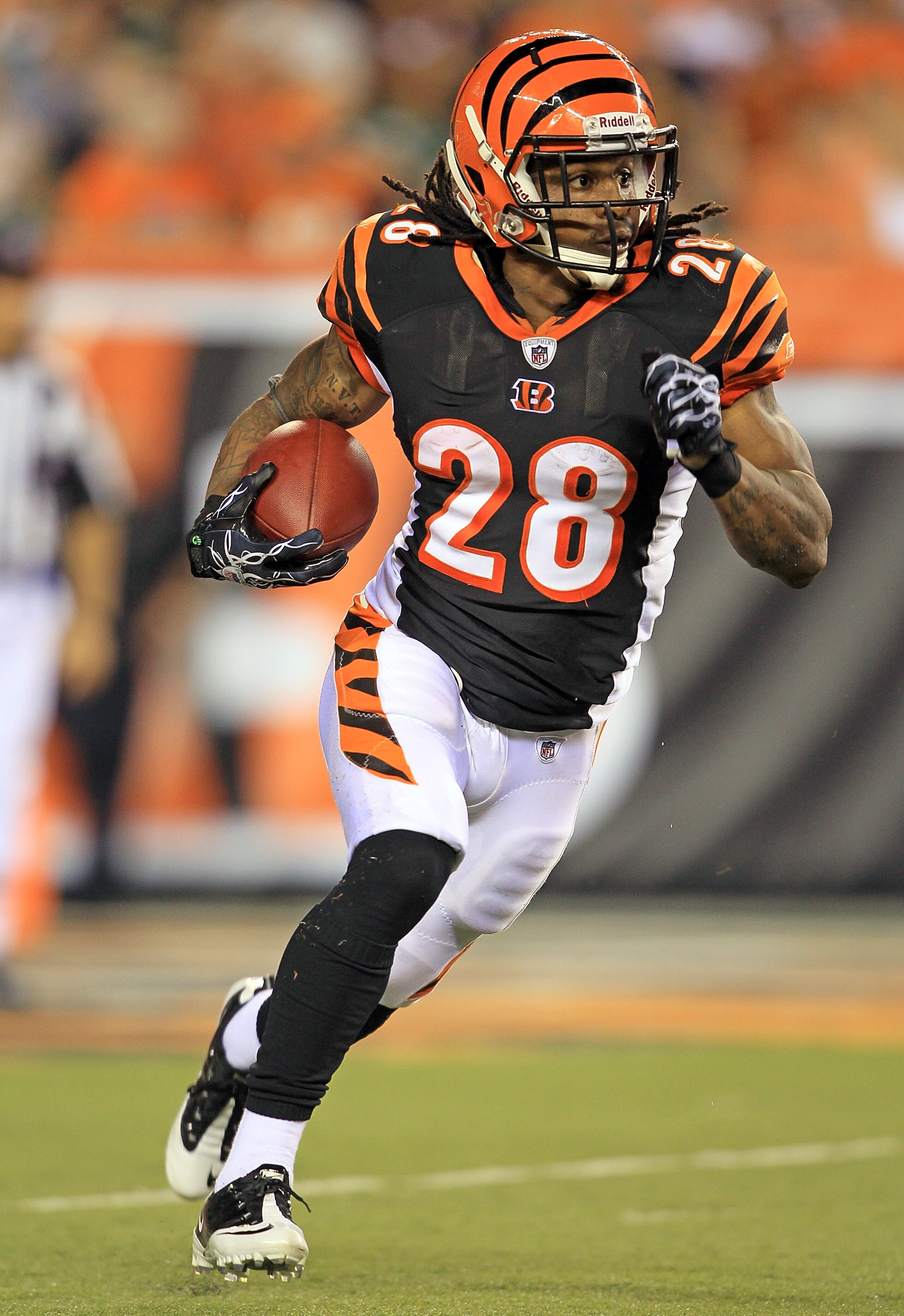 CINCINNATI - AUGUST 20:  Bernard Scott #28 of the Cincinnati Bengals runs with the ball during the NFL preseason game against the Philadelphia Eagles at Paul Brown Stadium on August 20, 2010 in Cincinnati, Ohio.  (Photo by Andy Lyons/Getty Images)
