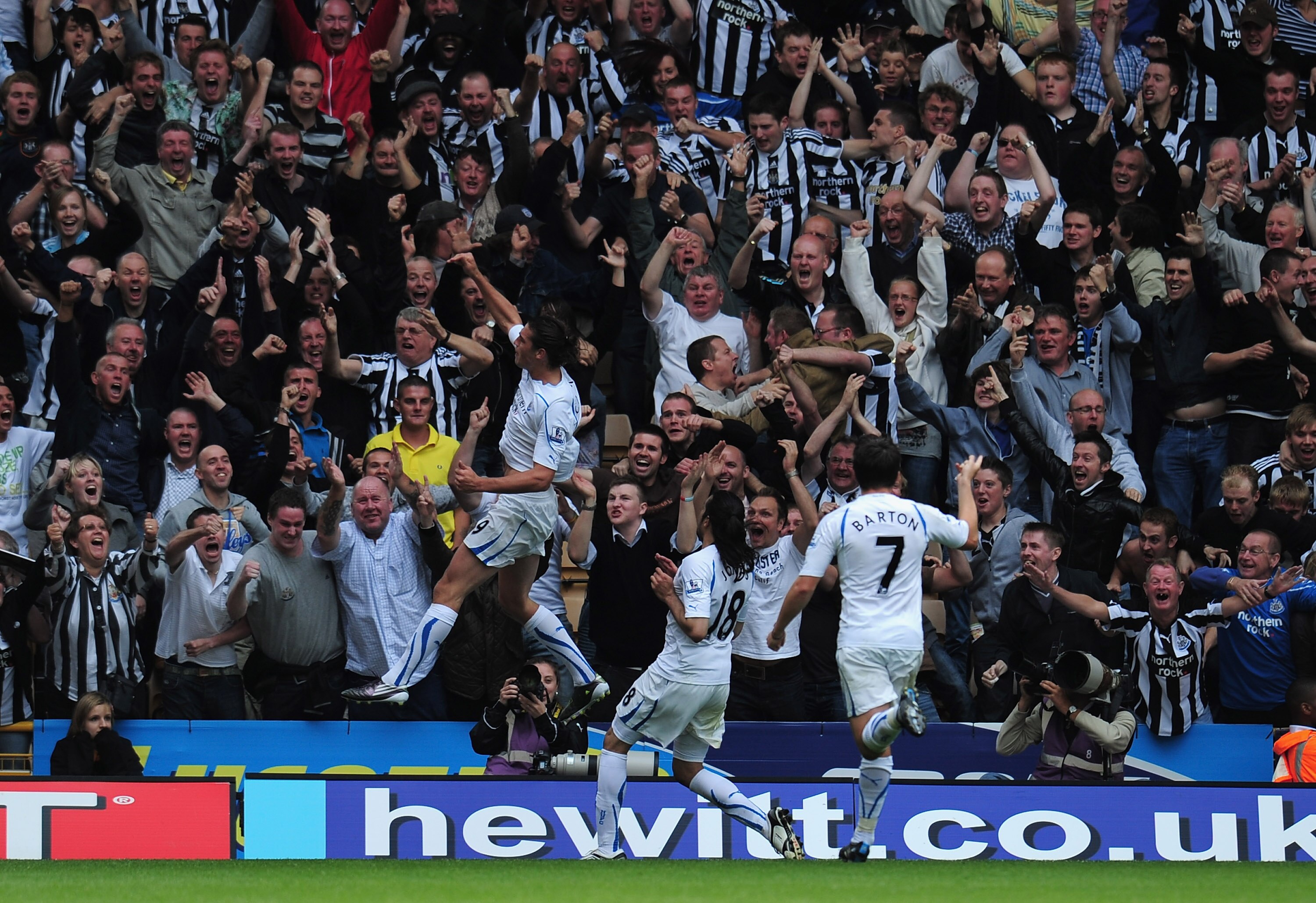 WOLVERHAMPTON, ENGLAND - AUGUST 28:  Andy Carroll of Newcastle United celebrates after scoring during the Barclays Premier League match between Wolverhampton Wanderers and Newcastle United at Molineux on August 28, 2010 in Wolverhampton, England.  (Photo