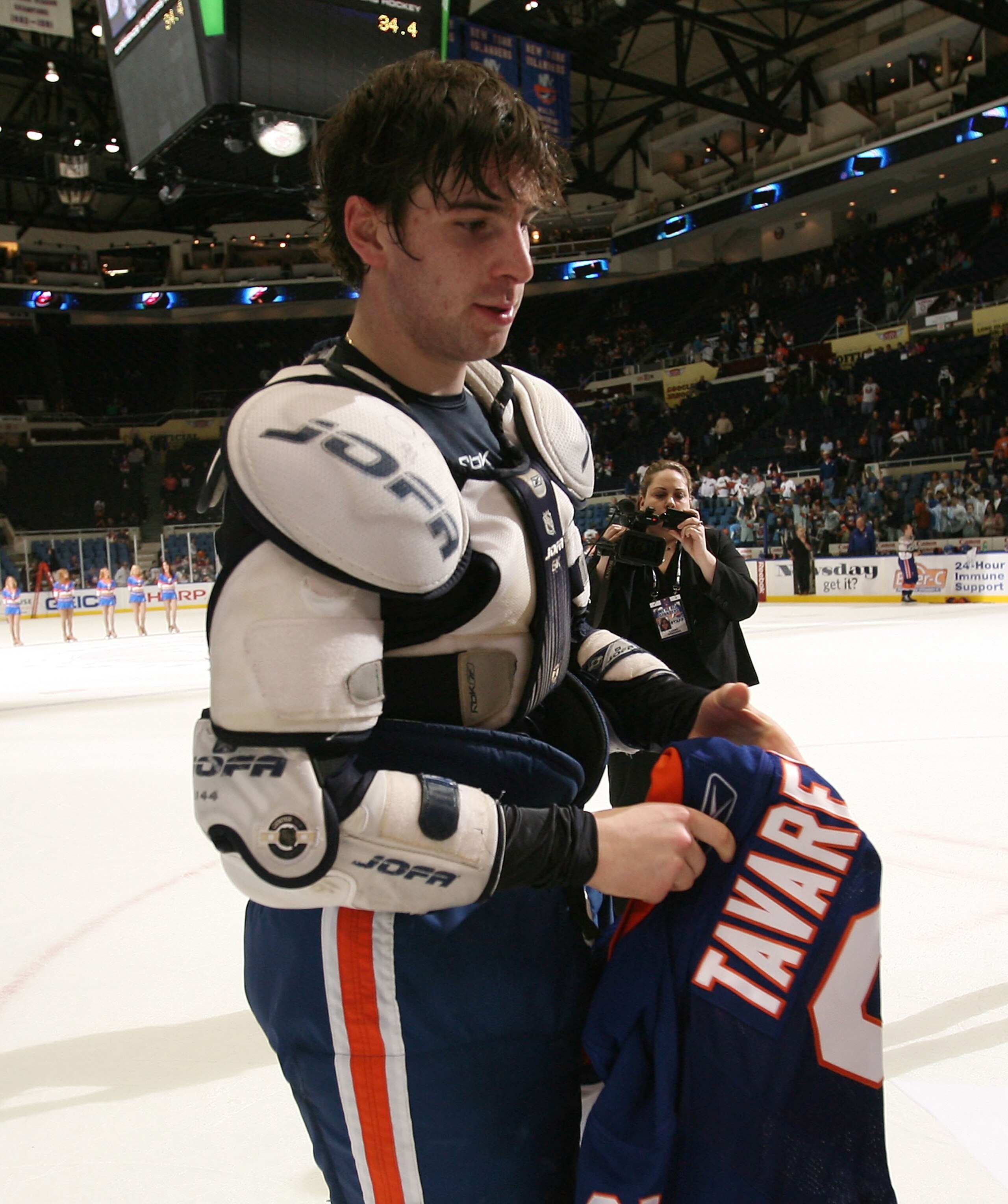 UNIONDALE, NY - APRIL 11: John Tavares #91 of the New York Islanders signs autographs for fans following his game against the Pittsburgh Penguins at the Nassau Coliseum on April 11, 2010 in Uniondale, New York. (Photo by Bruce Bennett/Getty Images) UNIONDALE, NY - APRIL 11: John Tavares #91 of the New York Islanders signs autographs for fans following his game against the Pittsburgh Penguins at the Nassau Coliseum on April 11, 2010 in Uniondale, New York. (Photo by Bruce Bennett/Getty Images)