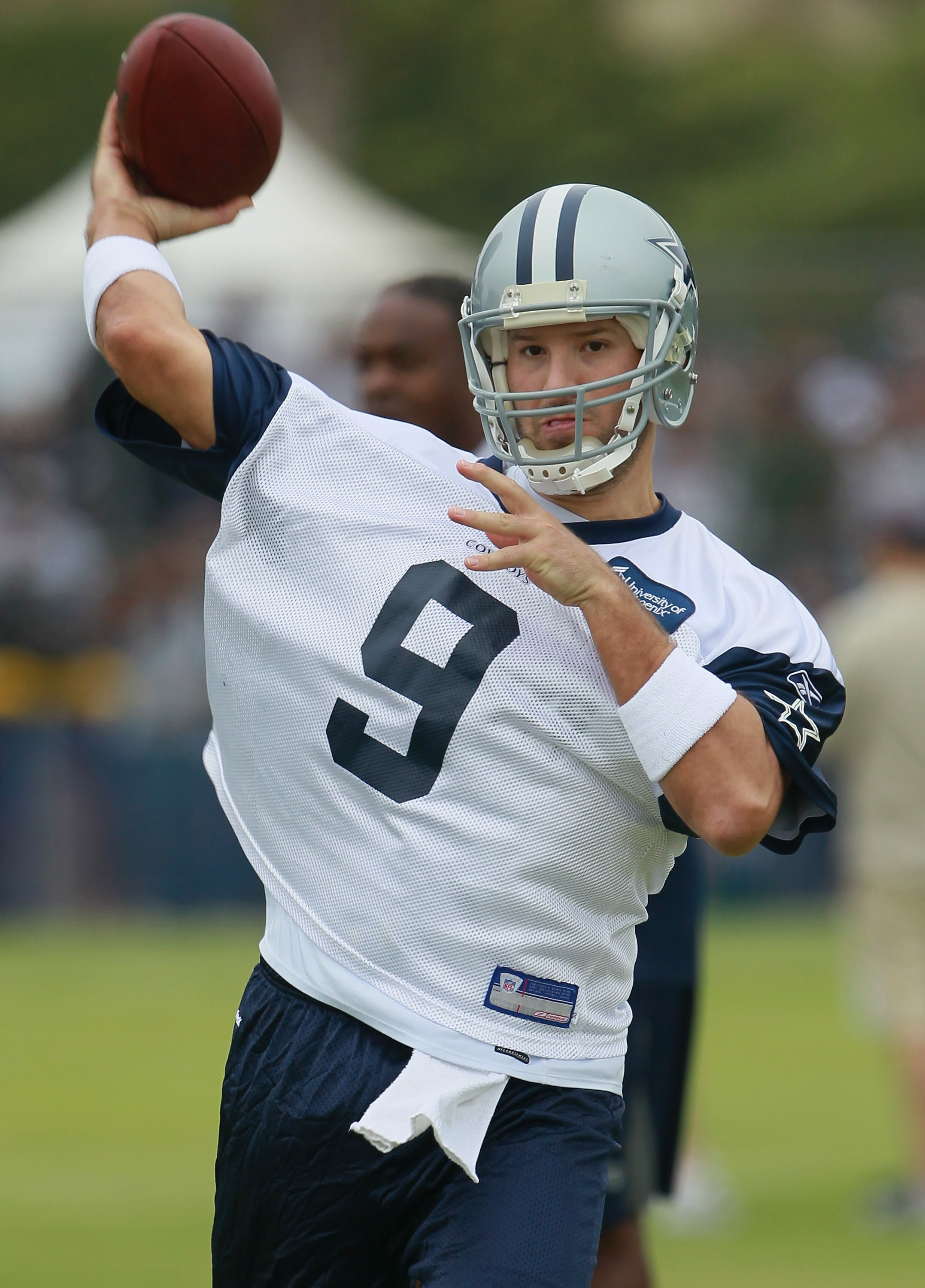 OXNARD, CA - AUGUST 14:  Quarterback Tony Romo #9 drops back to pass during Dallas Cowboys Training Camp at the Marriott Residence Inn Oxnard River Ridge on August 14, 2010 in Oxnard, California.  (Photo by Jeff Gross/Getty Images)