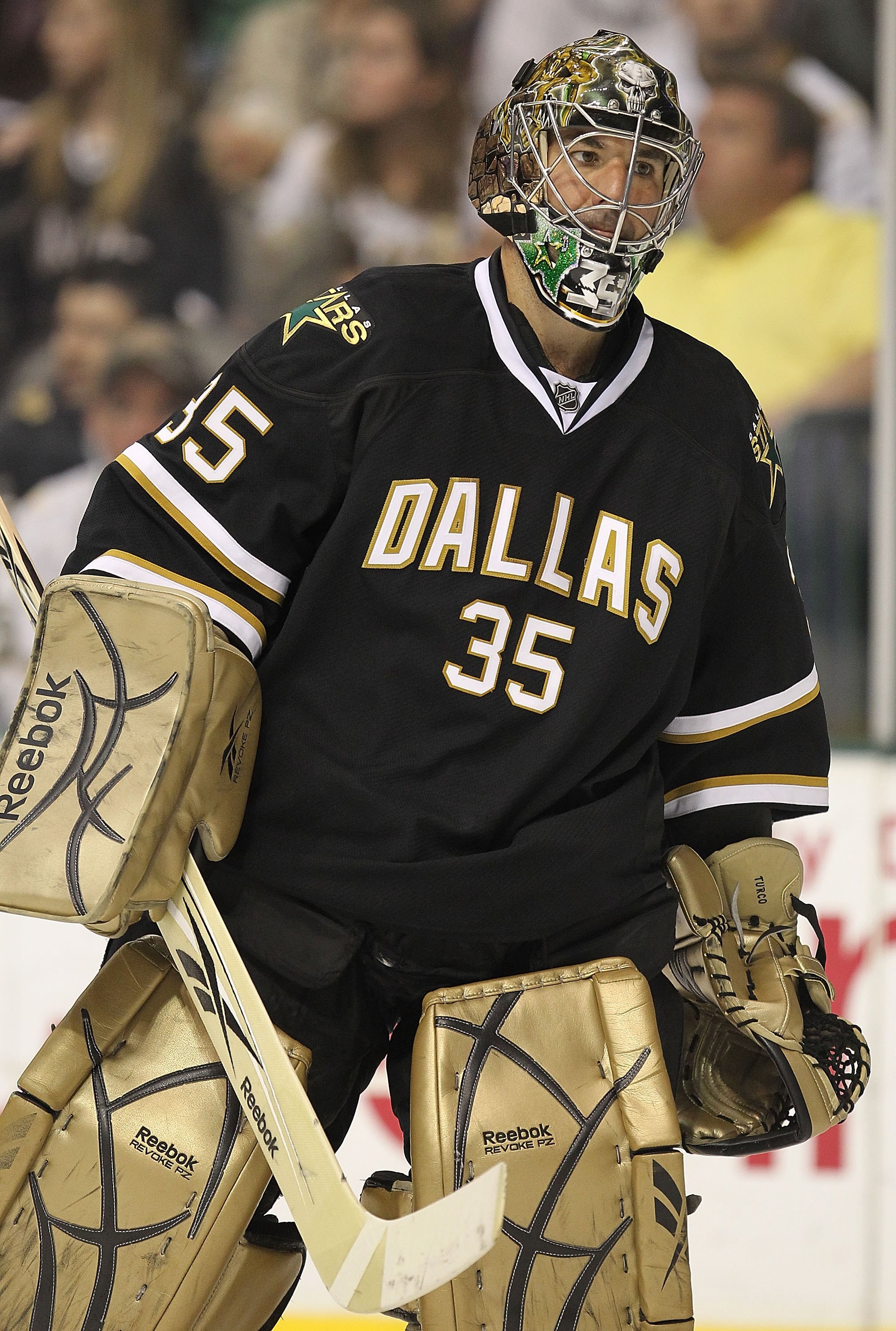 DALLAS - APRIL 08:  Goaltender Marty Turco #35 of the Dallas Stars at American Airlines Center on April 8, 2010 in Dallas, Texas.  (Photo by Ronald Martinez/Getty Images)