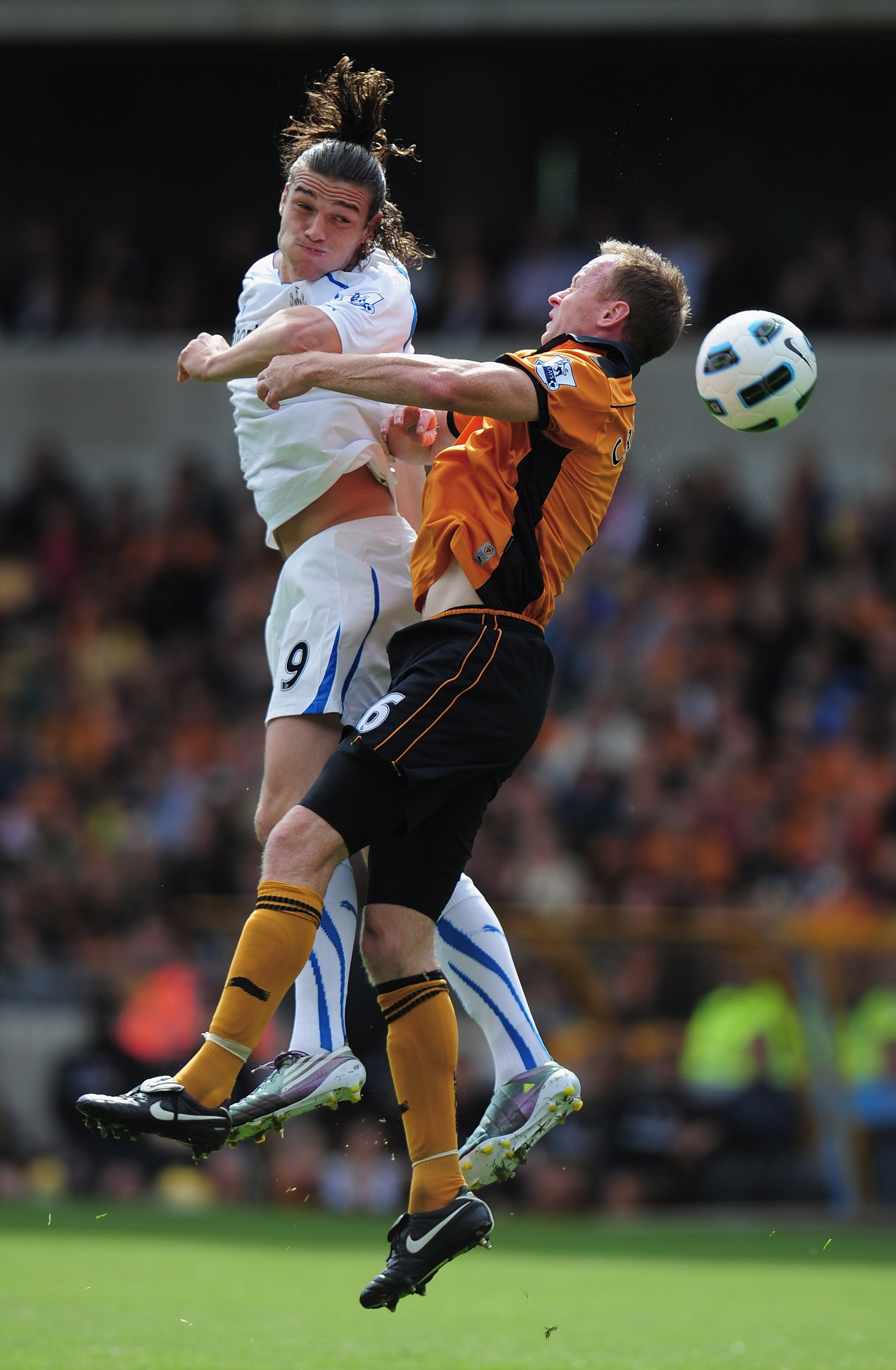 WOLVERHAMPTON, ENGLAND - AUGUST 28:  Andy Carroll of Newcastle United outjumps Jody Craddock of Wolverhampton Wanderers during the Barclays Premier League match between Wolverhampton Wanderers and Newcastle United at Molineux on August 28, 2010 in Wolverh