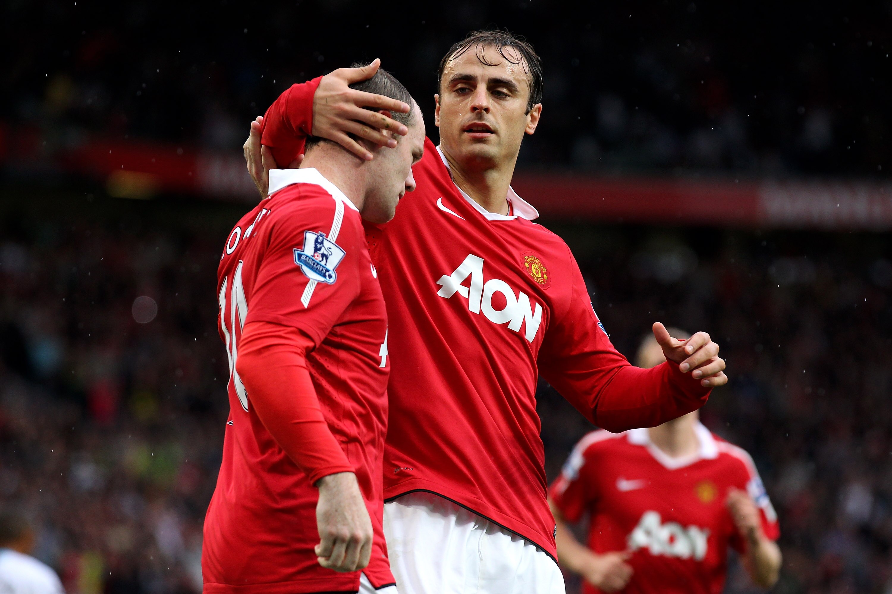 MANCHESTER, ENGLAND - AUGUST 28:  Wayne Rooney of Manchester United is congratulated by team mate Dimitar Berbatov (R) after scoring the opening goal during the Barclays Premier League match between Manchester United and West Ham United at Old Trafford on