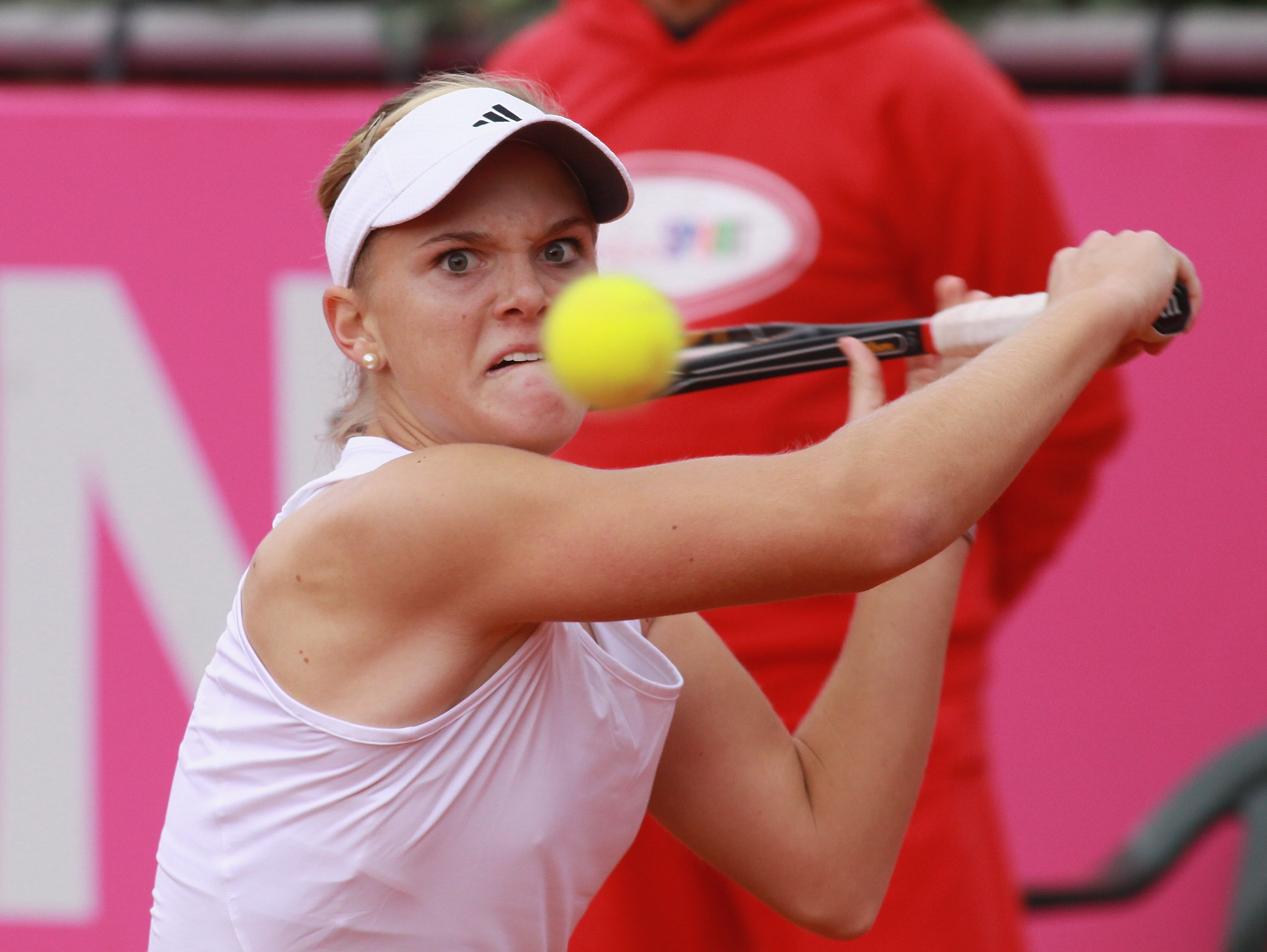 REGGIO CALABRIA, ITALY - NOVEMBER 08: Melanie Oudin of the USA plays a return to Flavia Pennetta of Italy during the final of the Fed Cup World Group between Italy and the USA at Circolo Tennis Rocco Polimeni on November 8, 2009 in Reggio Calabria, Italy.