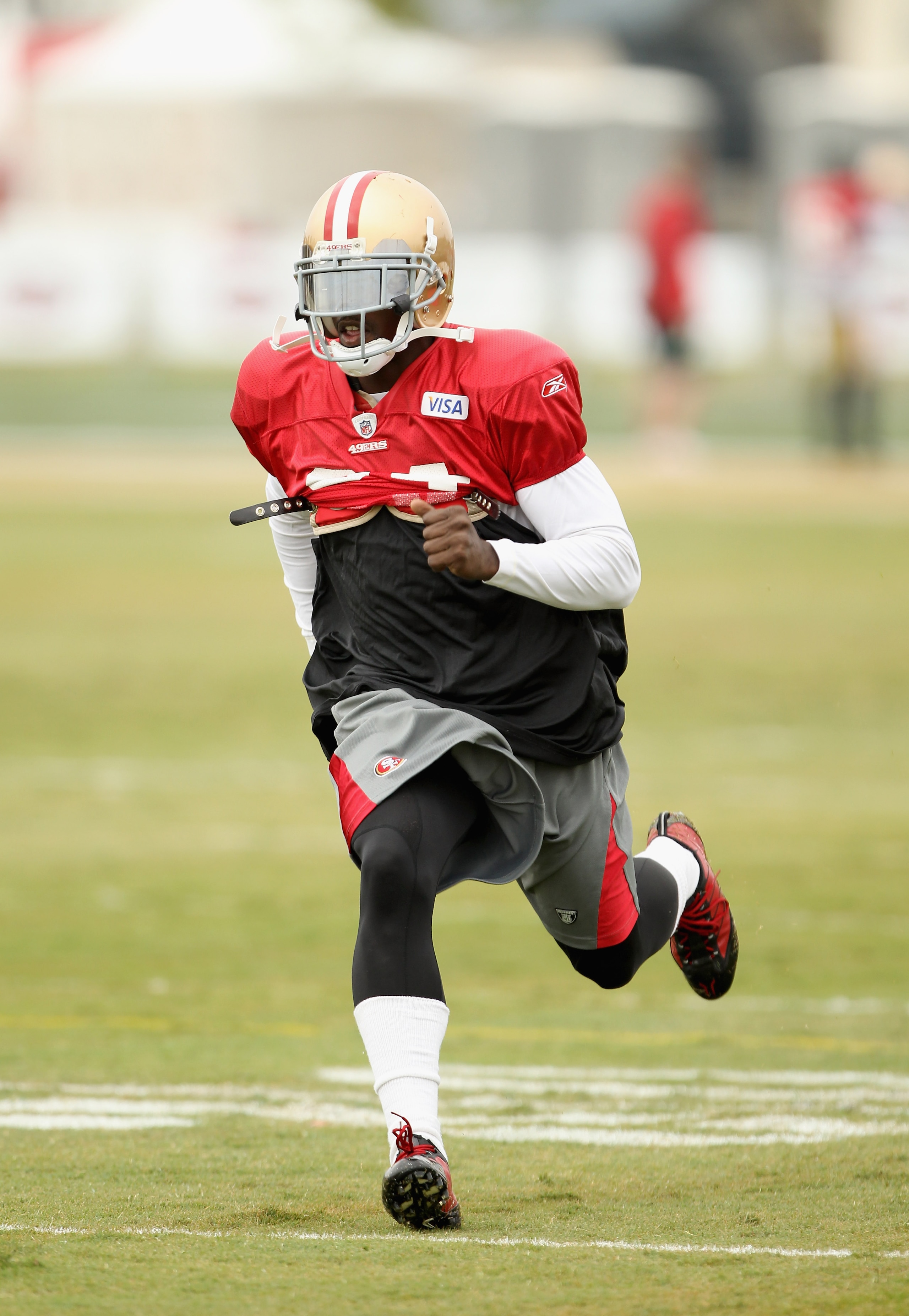 SANTA CLARA, CA - AUGUST 02:  Josh Morgan #84 works out during the San Francisco 49ers training camp at their training complex on August 2, 2010 in Santa Clara, California.  (Photo by Ezra Shaw/Getty Images)