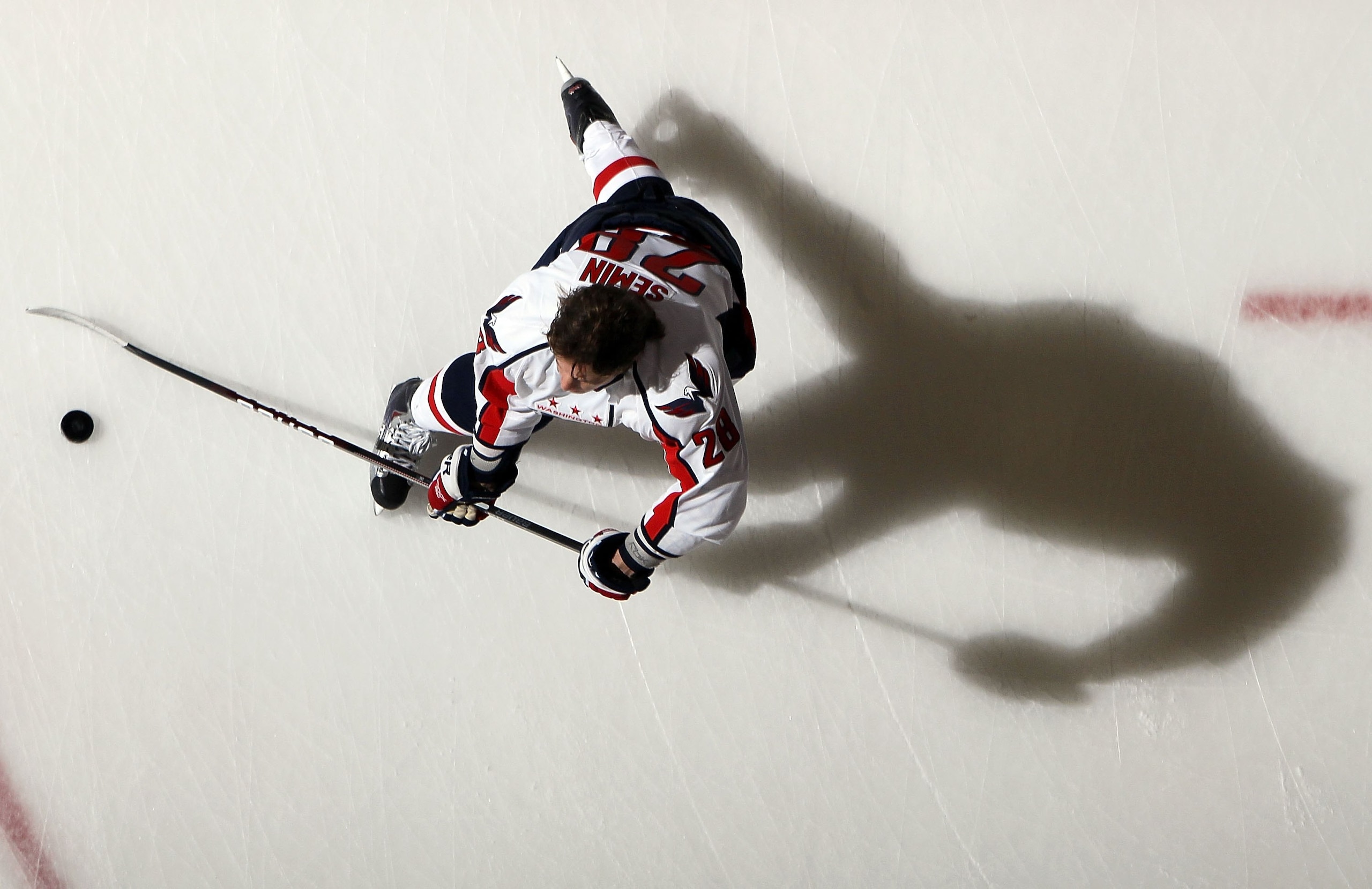 UNIONDALE, NY - JANUARY 26:  Alexander Semin #28 of the Washington Capitals warms up before playing the New York Islanders on January 26, 2010 at Nassau Coliseum in Uniondale, New York.  (Photo by Jim McIsaac/Getty Images)