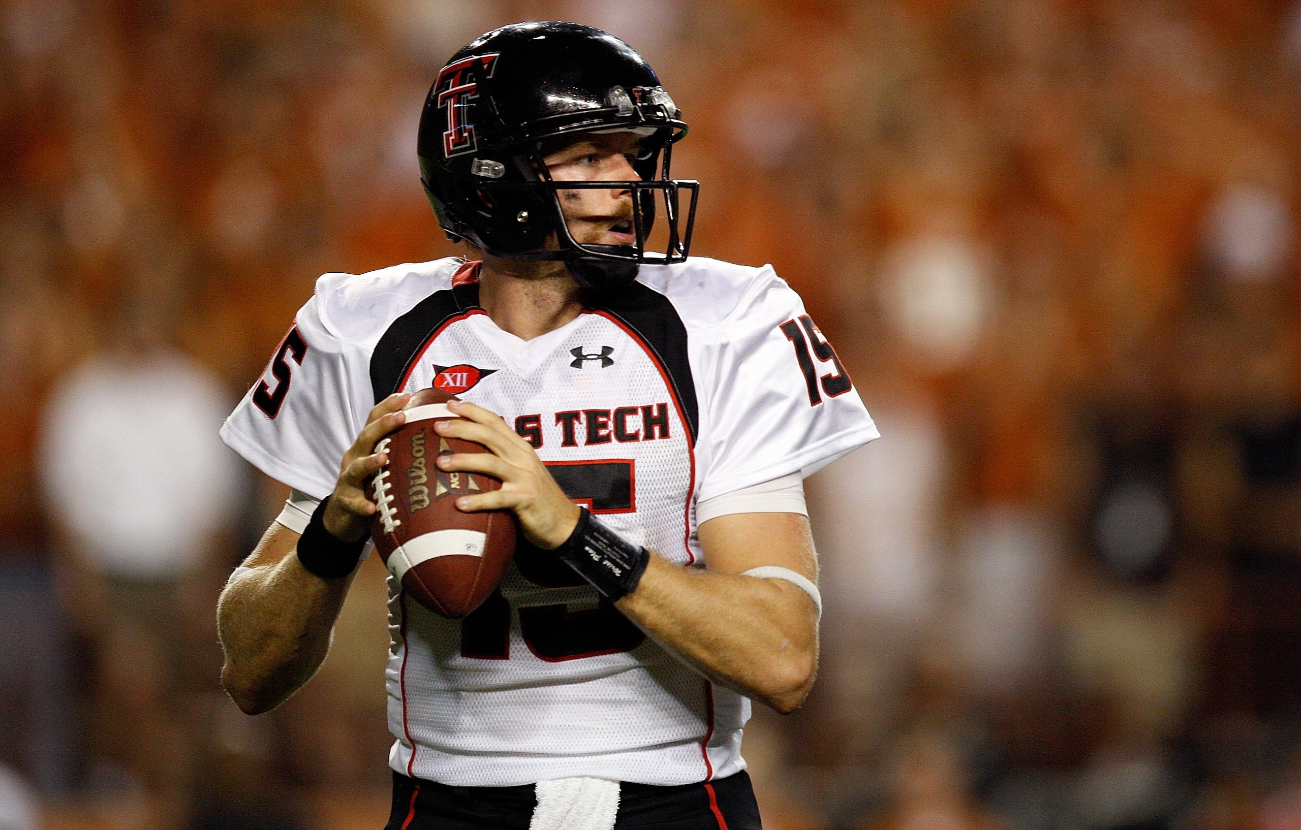 AUSTIN, TX - SEPTEMBER 19:  Quarterback Taylor Potts #15 of the Texas Tech Red Raiders drops back to pass against the Texas Longhorns at Darrell K Royal-Texas Memorial Stadium on September 19, 2009 in Austin, Texas.  (Photo by Ronald Martinez/Getty Images