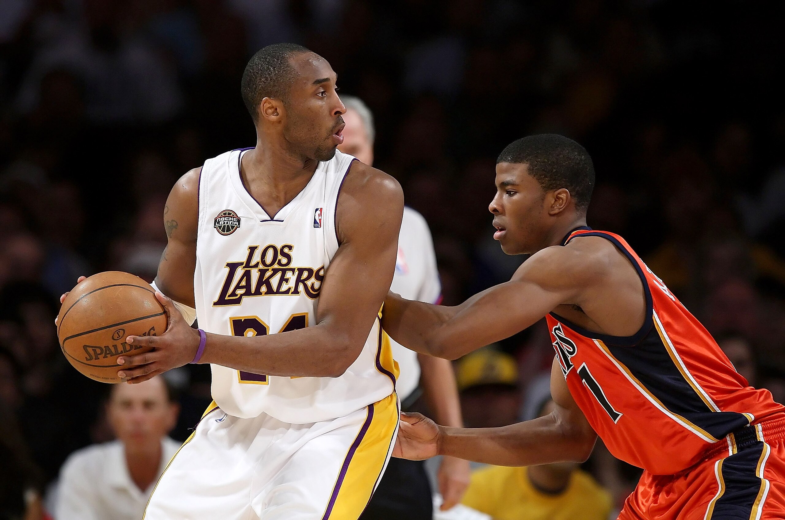 LOS ANGELES, CA - MARCH 23:  Kobe Bryant #24 of the Los Angeles Lakers drives against Kelenna Azubuike #7 of the Golden State Warriors at Staples Center on March 23, 2008 in Los Angeles, California.  NOTE TO USER: User expressly acknowledges and agrees th