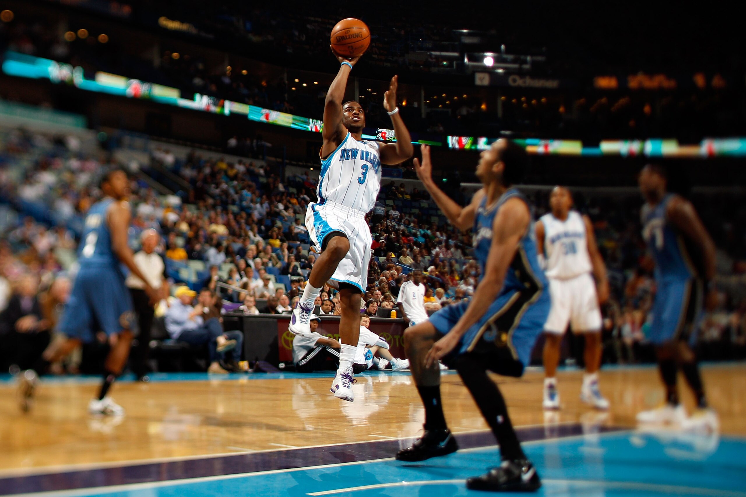 NEW ORLEANS - MARCH 31:  (EDITORS NOTE: Image was created using a variable planed lens) Chris Paul #3 of the New Orleans Hornets shoots the ball over Shaun Livingston #2 of the Washington Wizards at New Orleans Arena on March 31, 2010 in New Orleans, Loui