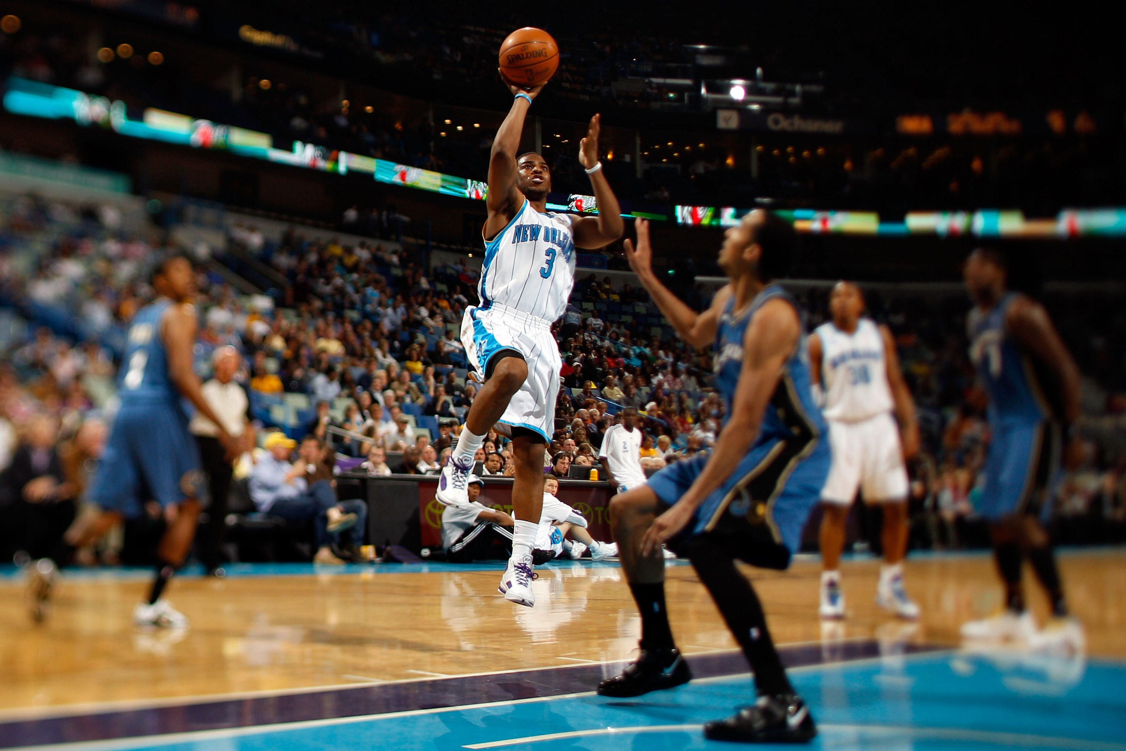 NEW ORLEANS - MARCH 31:  (EDITORS NOTE: Image was created using a variable planed lens) Chris Paul #3 of the New Orleans Hornets shoots the ball over Shaun Livingston #2 of the Washington Wizards at New Orleans Arena on March 31, 2010 in New Orleans, Loui
