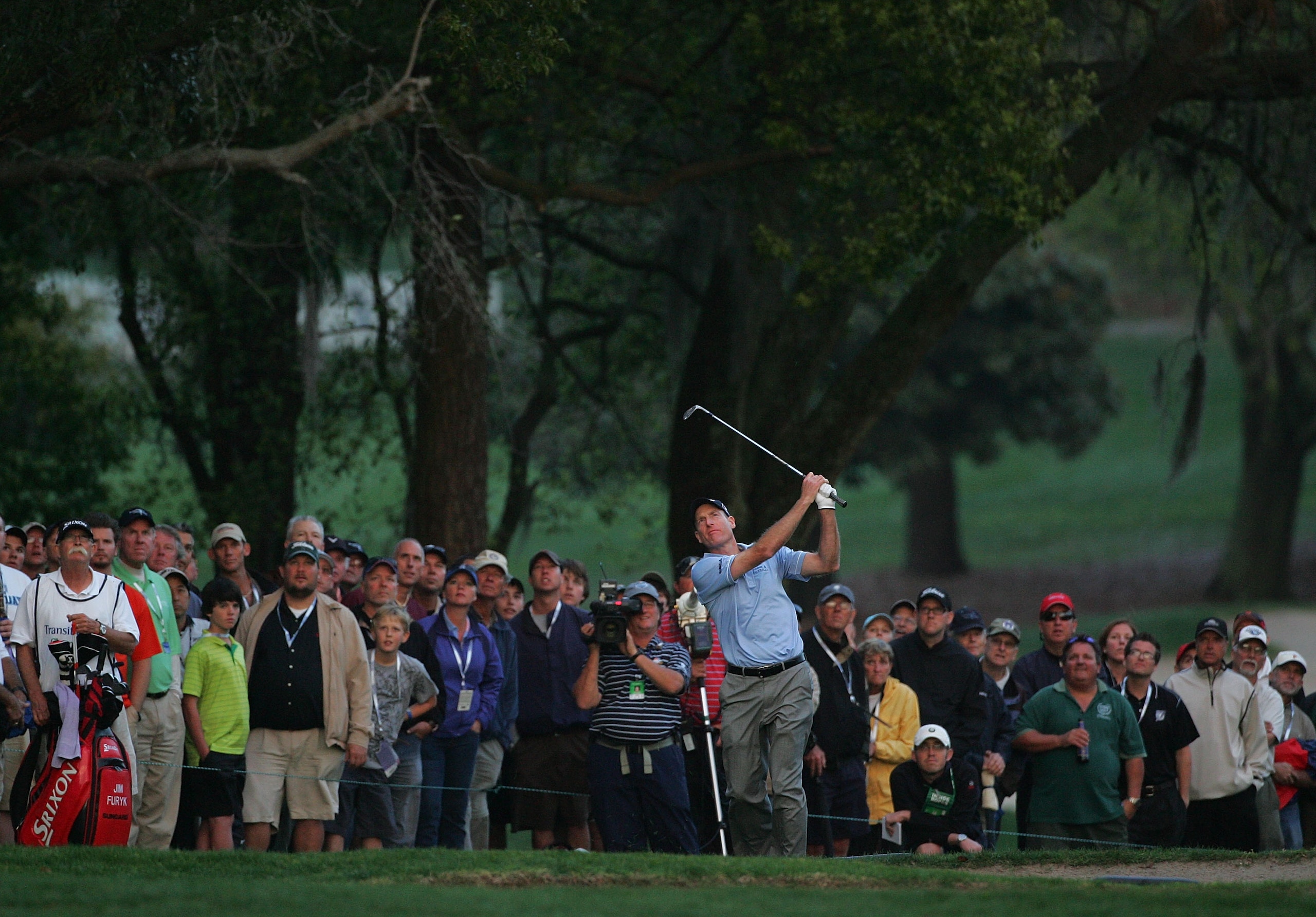 PALM HARBOR, FL - MARCH 21:  Jim Furyk hits his third shot on the 18th hole during the final round of the Transitions Championship at the Innisbrook Resort and Golf Club held on March 21, 2010 in Palm Harbor, Florida.  (Photo by Michael Cohen/Getty Images
