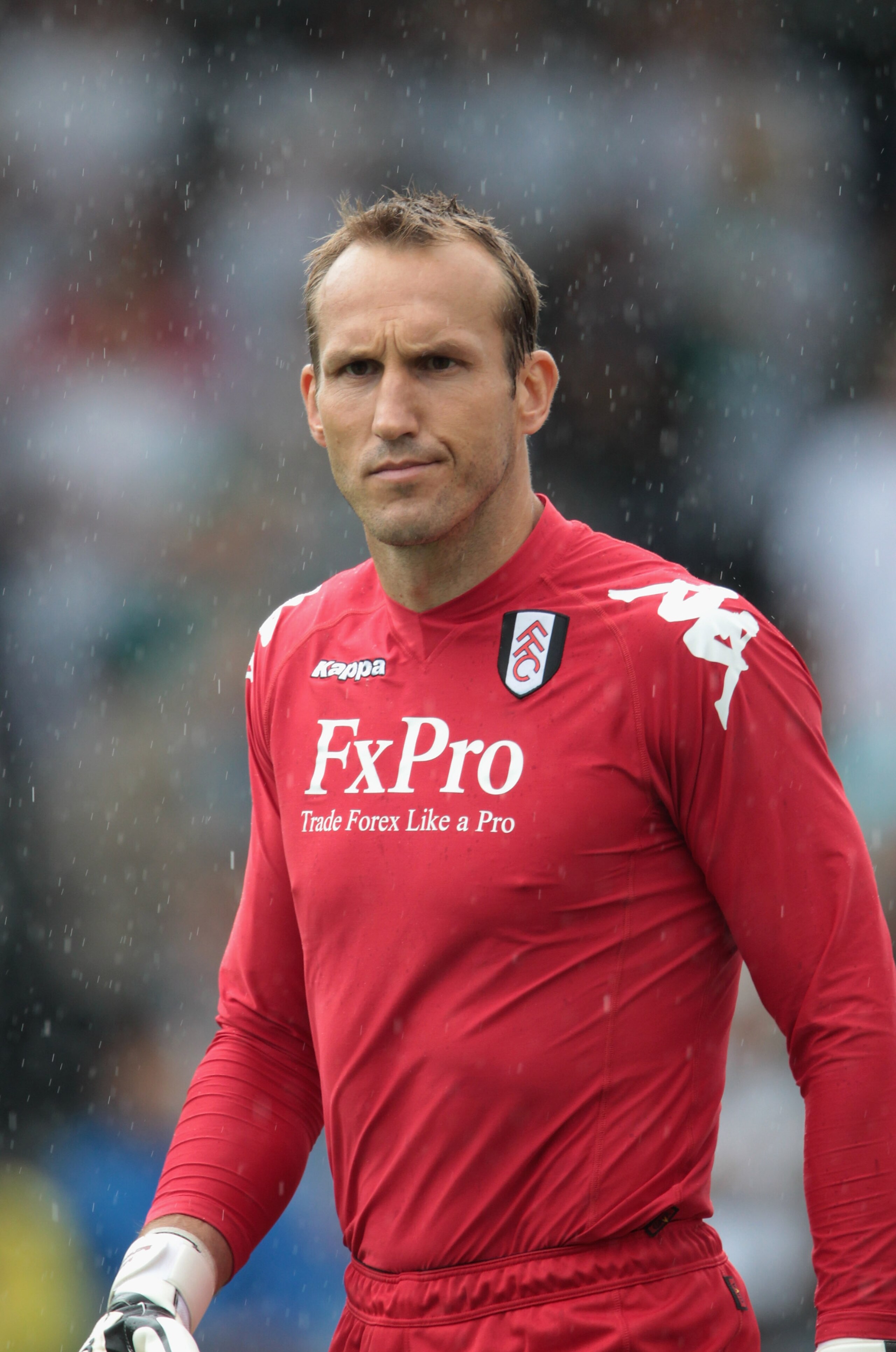 LONDON, ENGLAND - AUGUST 07: Mark Schwarzer of Fulham during a Friendly match between Fulham and Werder Bremen at Craven Cottage on August 7, 2010 in London, England.  (Photo by Phil Cole/Getty Images)