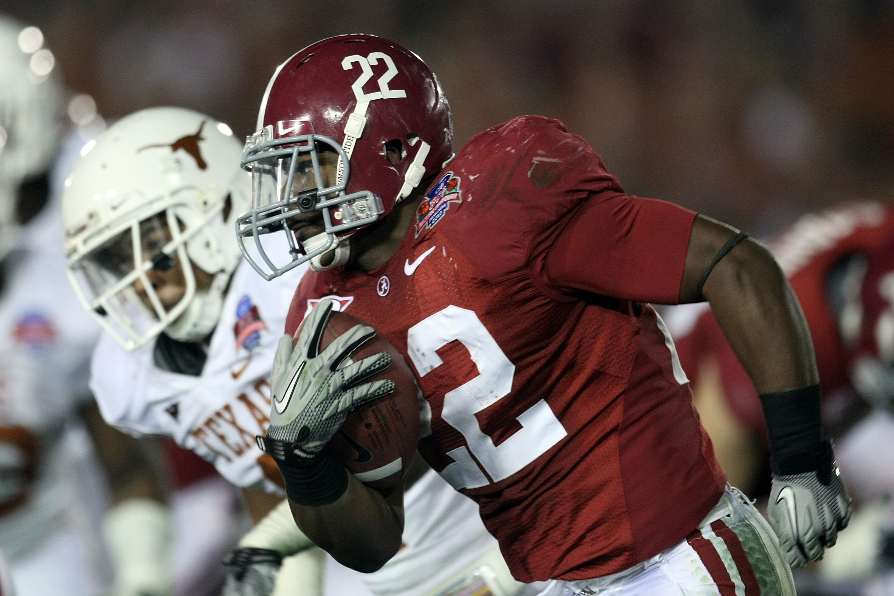 PASADENA, CA - JANUARY 07:  Running back Mark Ingram #22 of the Alabama Crimson Tide runs with the ball against the Texas Longhorns during the Citi BCS National Championship game at the Rose Bowl on January 7, 2010 in Pasadena, California.  (Photo by Step