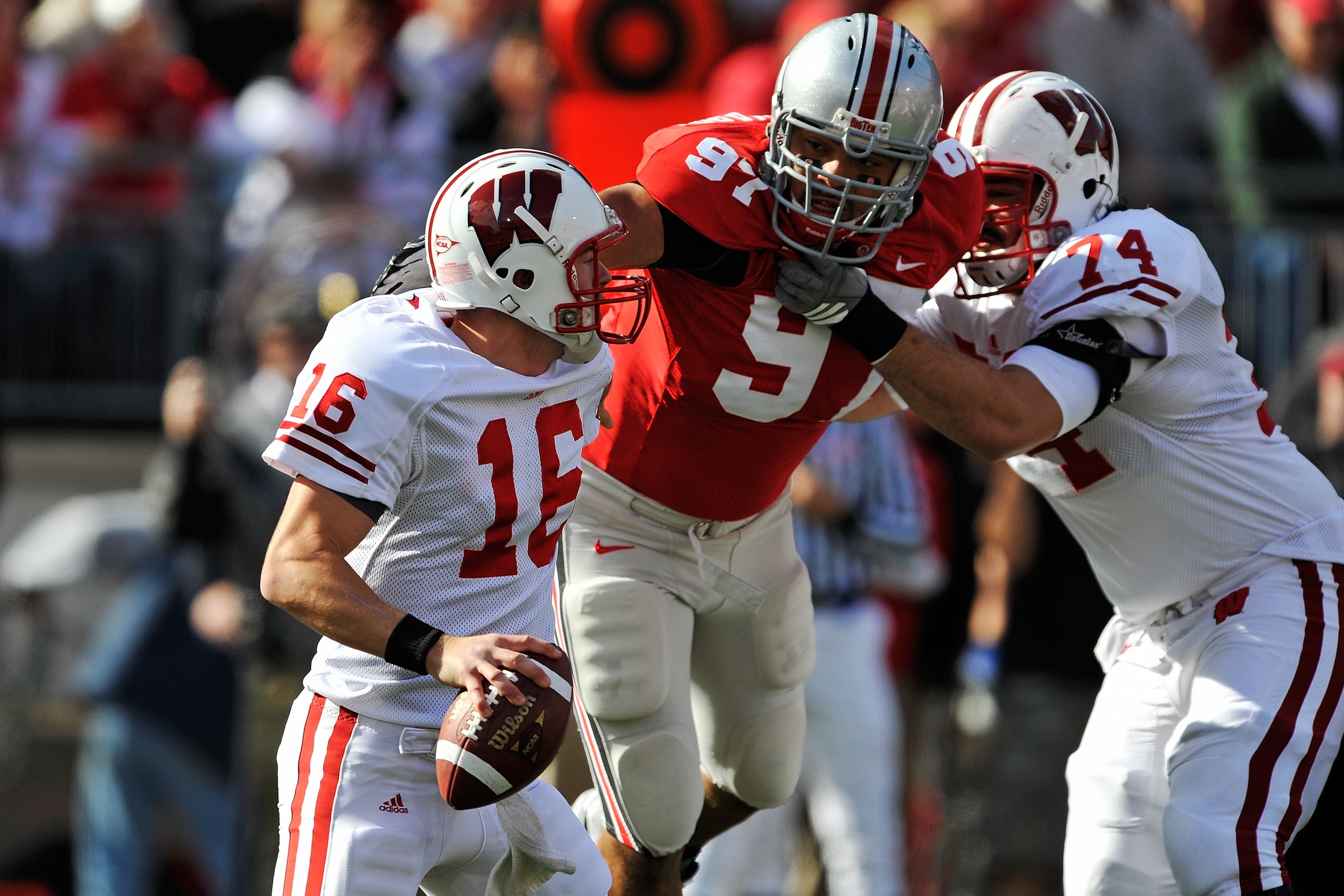 COLUMBUS, OH - OCTOBER 10:  Cameron Heyward #97 of the Ohio State Buckeyes applies pressure to quarterback Scott Tolzien #16 of the Wisconsin Badgers at Ohio Stadium on October 10, 2009 in Columbus, Ohio.  (Photo by Jamie Sabau/Getty Images)