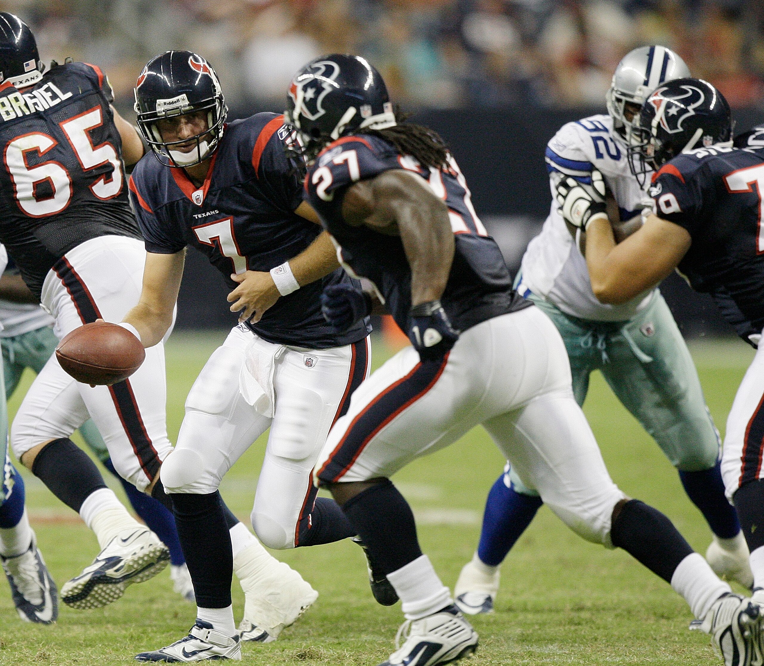 HOUSTON - AUGUST 28: Quarterback Dan Orlovsky #7 of the Houston Texans hands off to running back Chris Henry #17 during a football game agains the Dallas Cowoys at Reliant Stadium on August 28, 2010 in Houston, Texas. (Photo by Bob Levey/Getty Images)