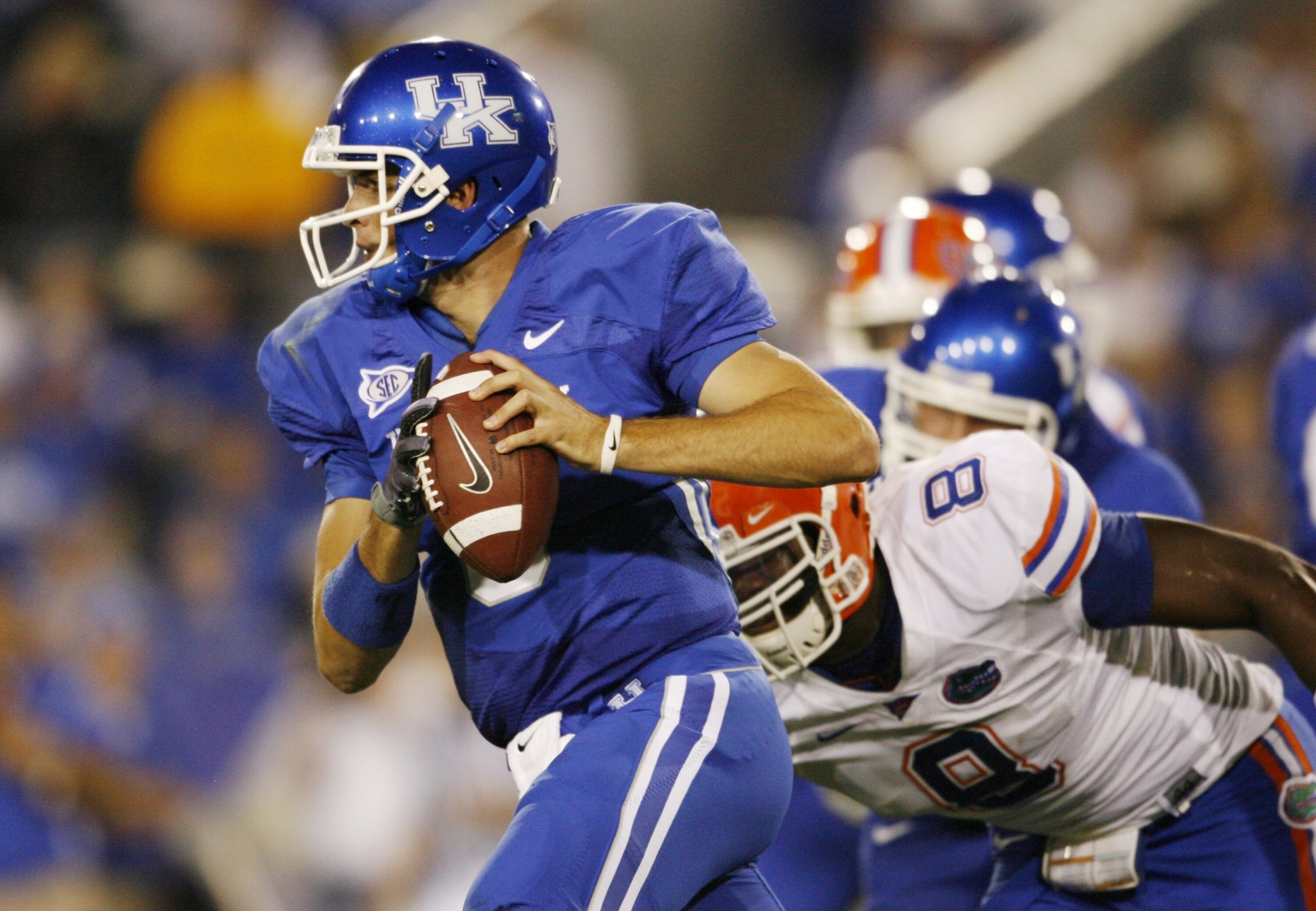 LEXINGTON, KY - SEPTEMBER 26: Quarterback Mike Hartline #5 of the Kentucky Wildcats looks to pass during the third quarter of the game against the Florida Gators at Commonwealth Stadium on September 26, 2009 in Lexington, Kentucky. (Photo by Andy Lyons/Ge