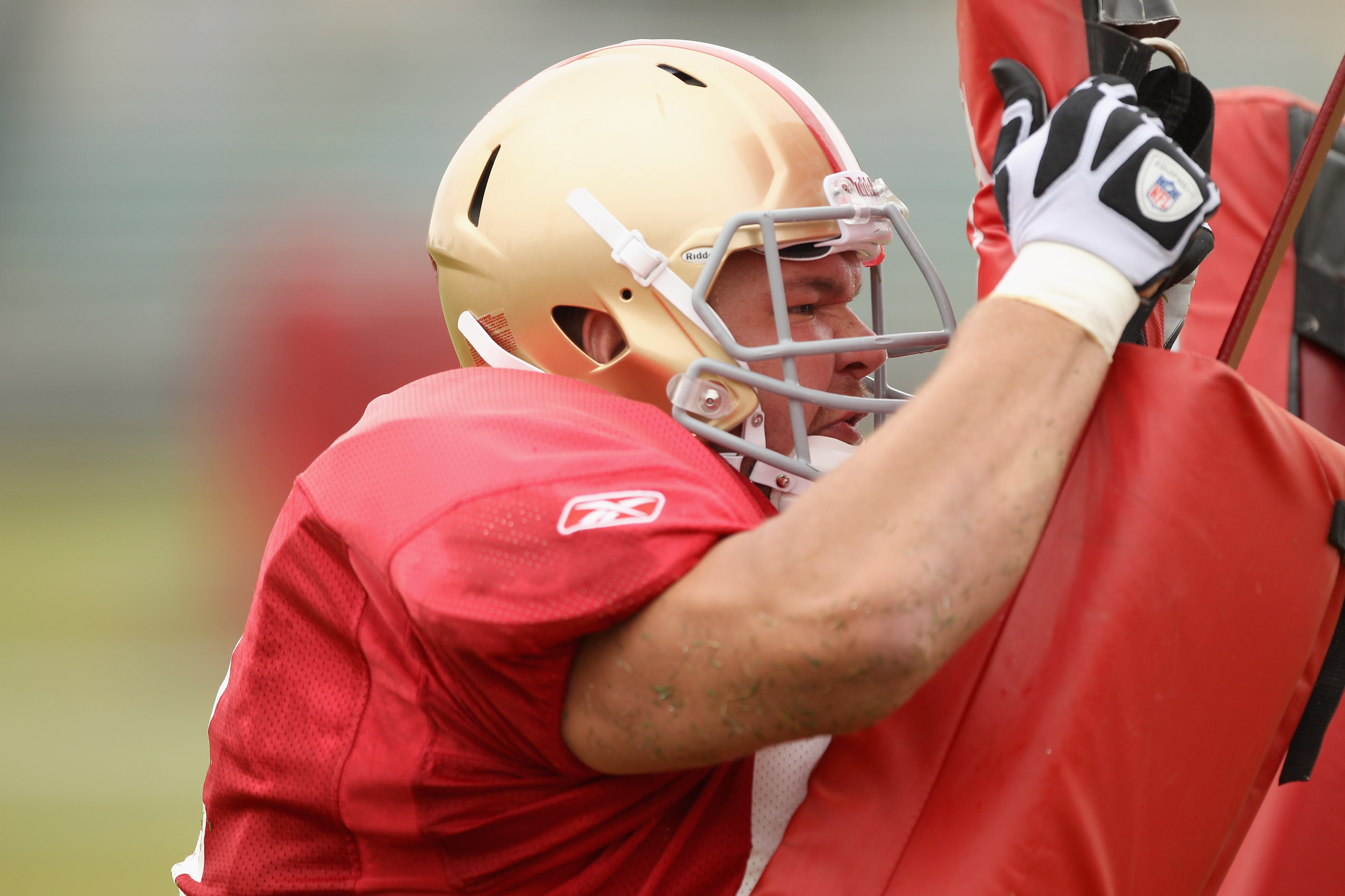 SANTA CLARA, CA - AUGUST 02:  David Baas #64 works out during the San Francisco 49ers training camp at their training complex on August 2, 2010 in Santa Clara, California.  (Photo by Ezra Shaw/Getty Images)