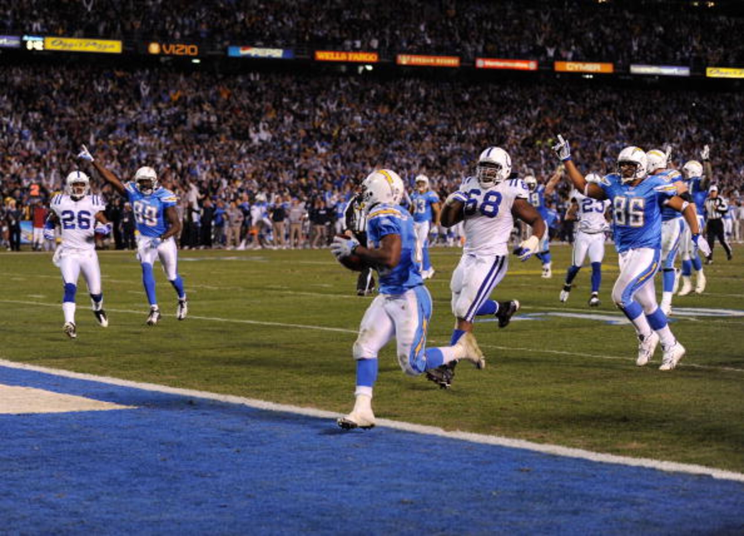 SAN DIEGO - JANUARY 03:  Darren Sproles #43 of the San Diego Chargers scores the winning touchdown against the Indianapolis Colts during their AFC Wild Card Game on January 3, 2009 at Qualcomm Stadium in San Diego, California.  (Photo by Harry How/Getty I