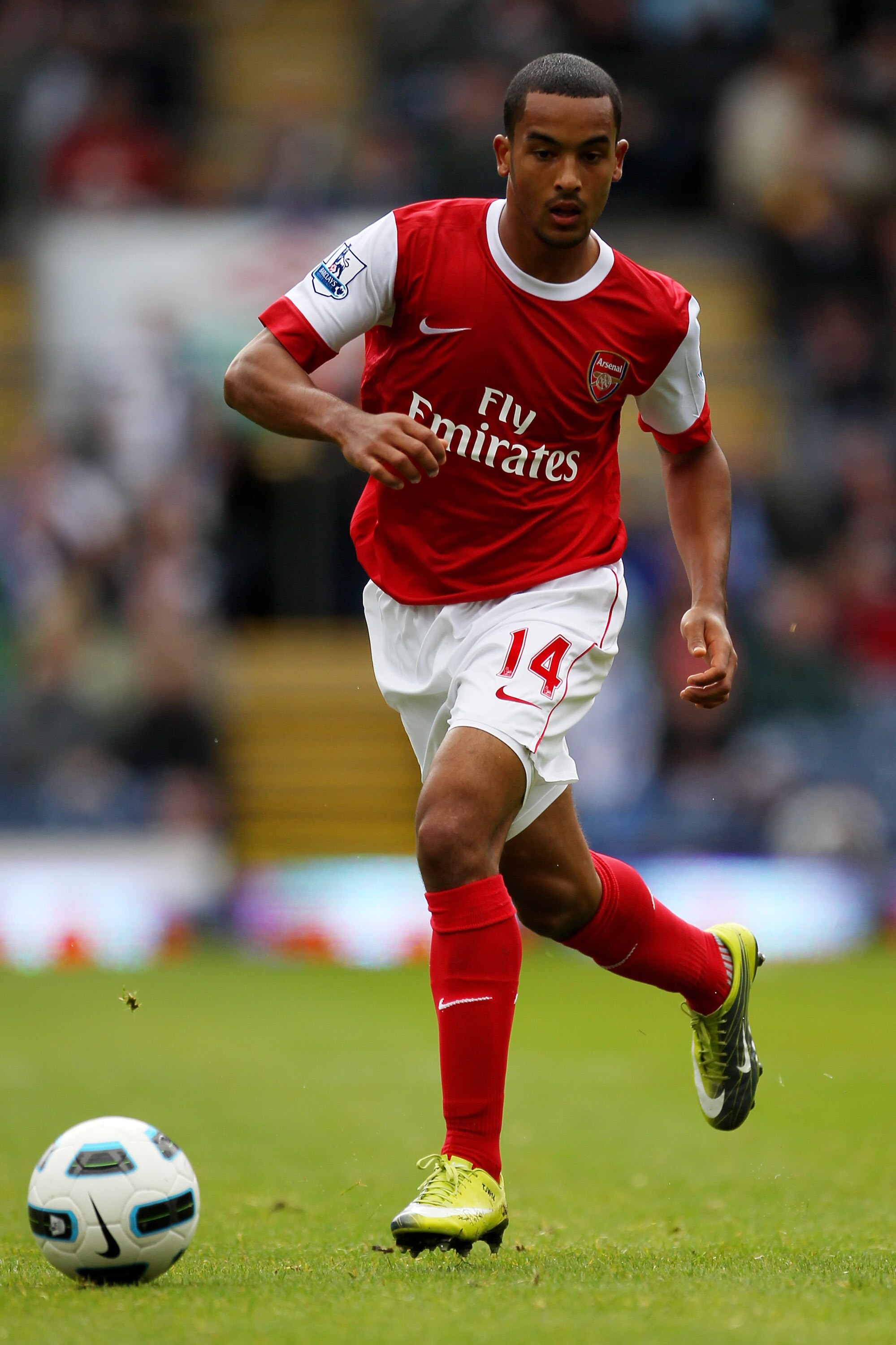 BLACKBURN, ENGLAND - AUGUST 28:  Theo Walcott of Arsenal in action during the Barclays Premier League match between Blackburn Rovers and Arsenal at Ewood Park on August 28, 2010 in Blackburn, England.  (Photo by Alex Livesey/Getty Images)