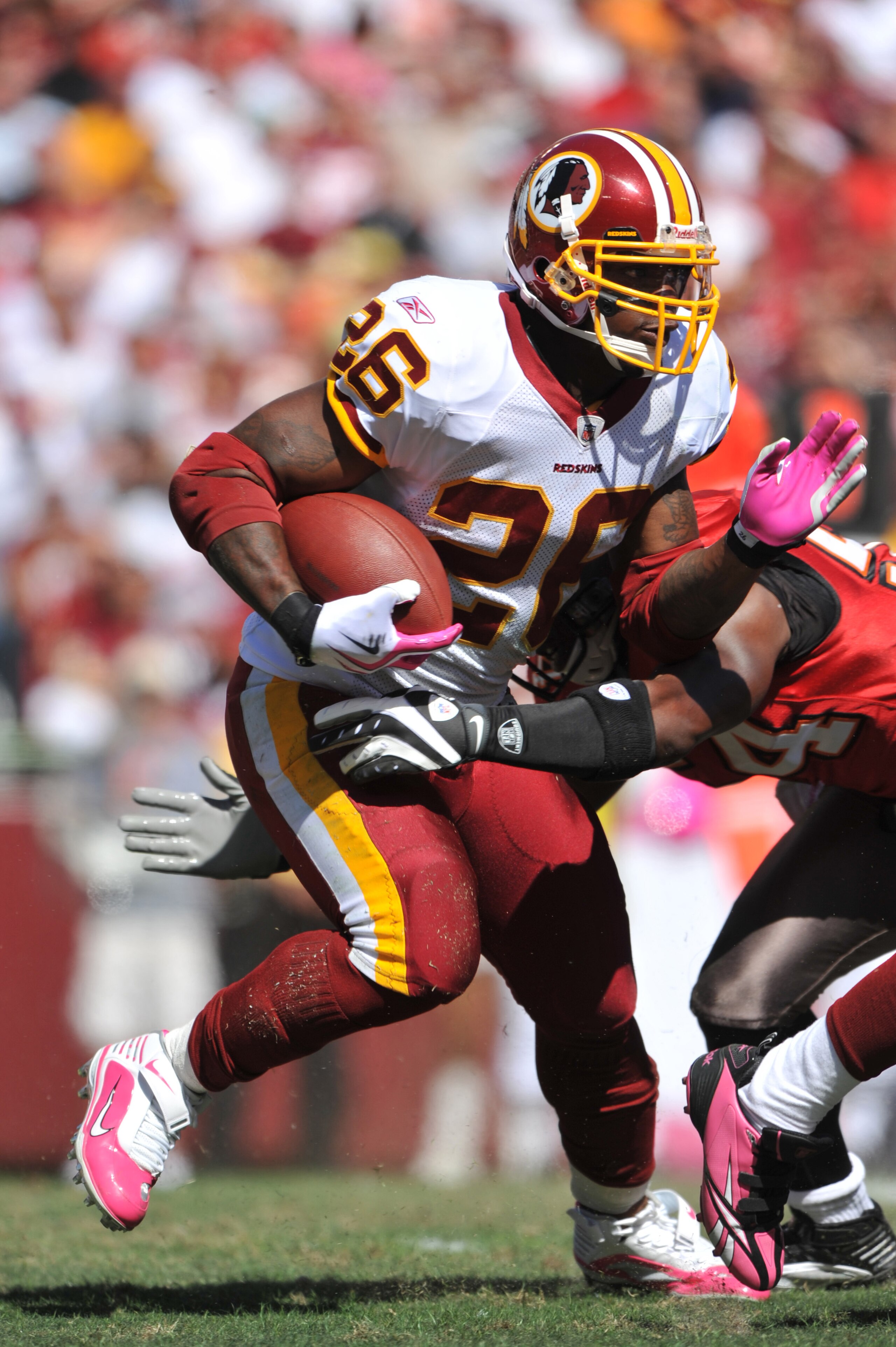 LANDOVER, MD - OCTOBER 4:  Clinton Portis #26 of the Washington Redskins runs the ball against the Tampa Bay Buccaneers at FedExField on October 4, 2009 in Landover, Maryland. The Redskins defeated the Buccaneers 16-13. (Photo by Larry French/Getty Images