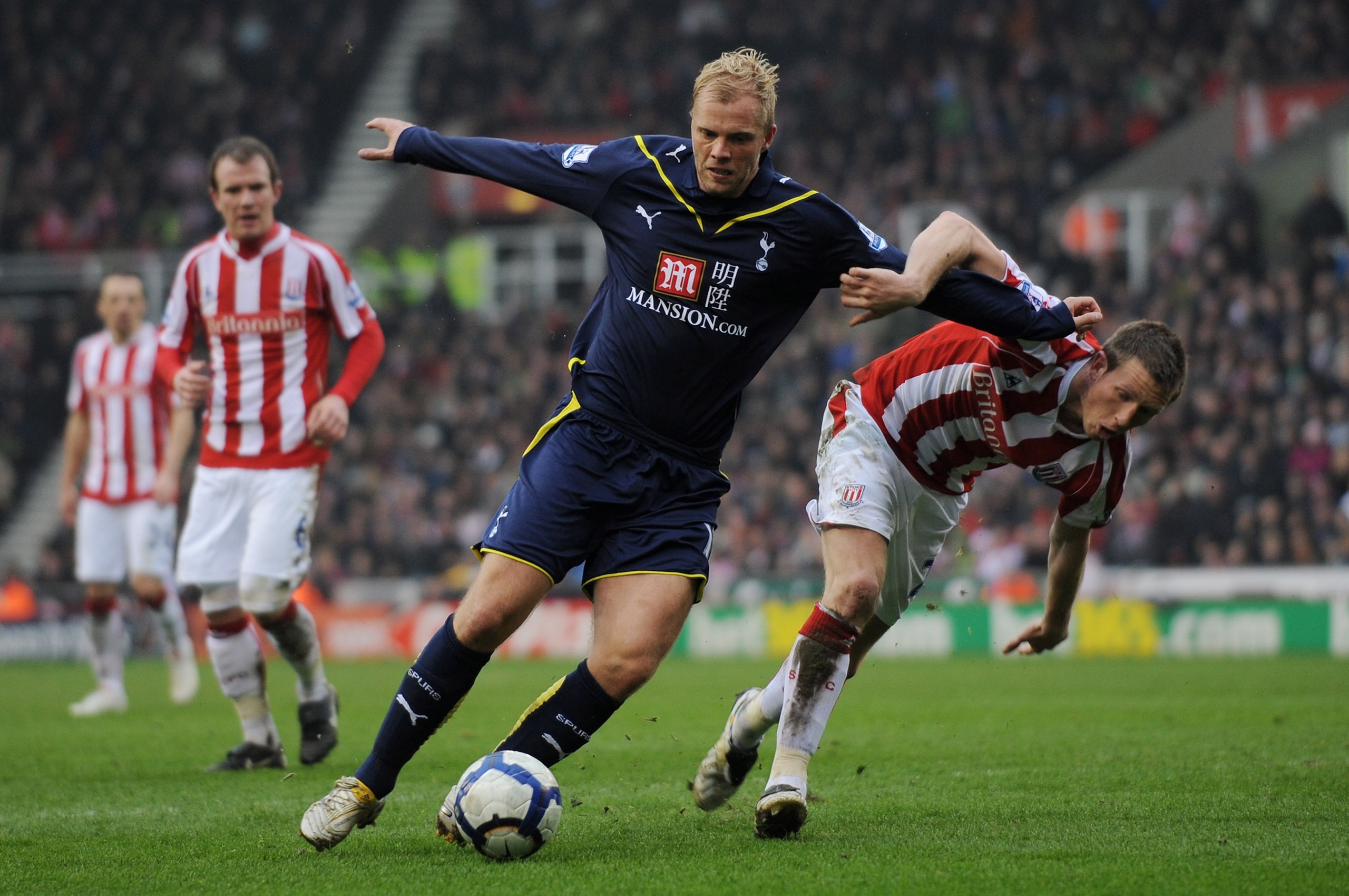 STOKE ON TRENT, ENGLAND - MARCH 20: Eidur Gudjohnsen of Tottenham battles Danny Collins of Stoke during the Barclays Premiership match between Stoke City and Tottenham Hotspurs at the Britannia Stadium on March 20, 2010 in Stoke on Trent, England. (Phot STOKE ON TRENT, ENGLAND - MARCH 20: Eidur Gudjohnsen of Tottenham battles Danny Collins of Stoke during the Barclays Premiership match between Stoke City and Tottenham Hotspurs at the Britannia Stadium on March 20, 2010 in Stoke on Trent, England. (Phot
