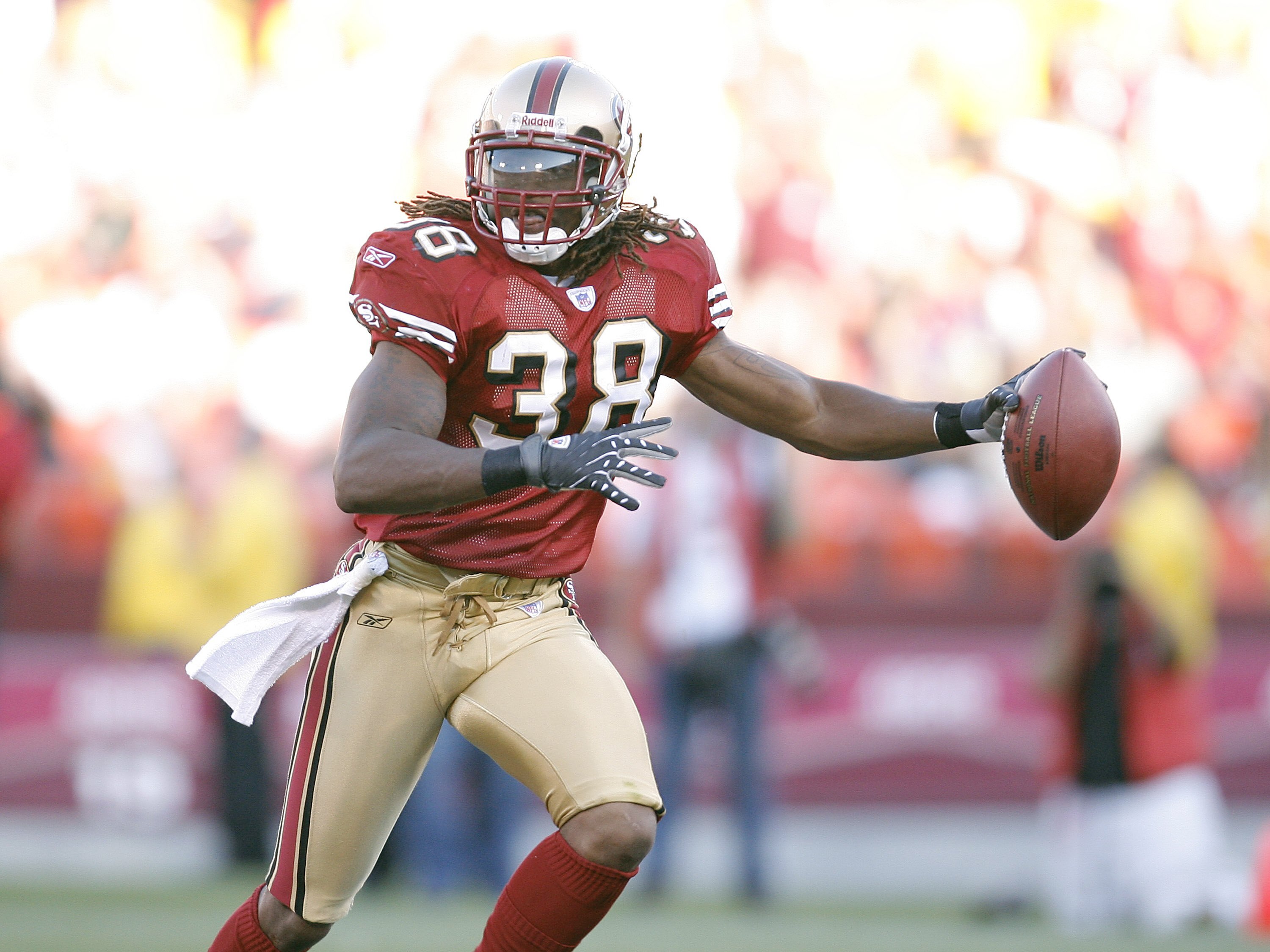 SAN FRANCISCO - AUGUST 13:  Defensive back Dashon Goldson #38 of the San Francisco 49ers against the Denver Broncos on August 13, 2007 at Monster Park in San Francisco, California.  (Photo by Greg Trott/Getty Images)