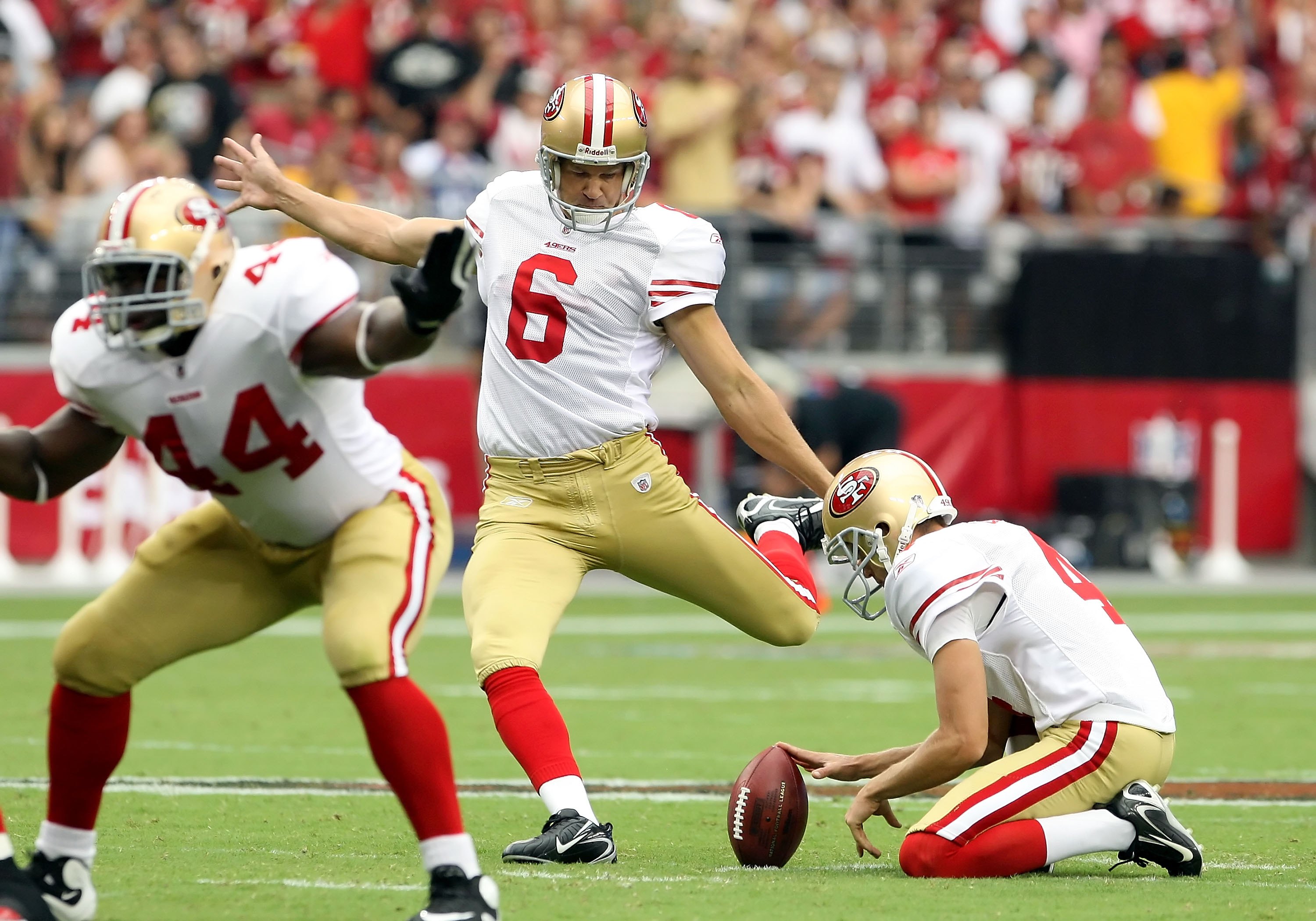 GLENDALE, AZ - SEPTEMBER 13:  Kicker Joe Nedney #6 of the San Francisco 49ers kicks a 37 yard field goal against the Arizona Cardinals during the NFL game at the Universtity of Phoenix Stadium on September 13, 2009 in Glendale, Arizona. The 49ers defeated