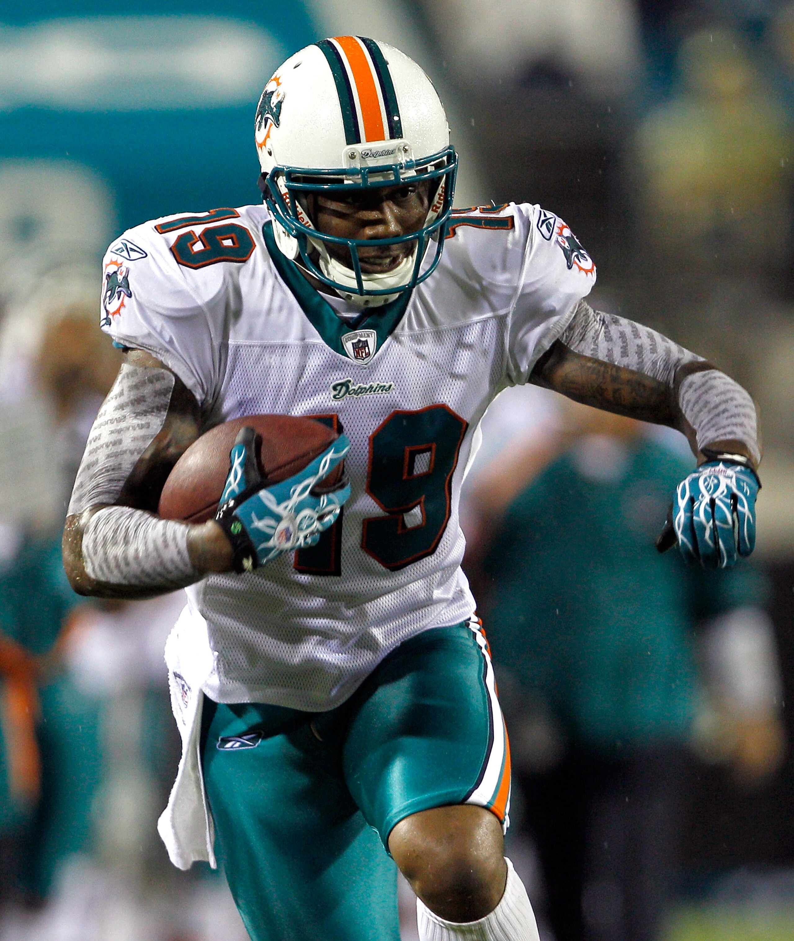 JACKSONVILLE, FL - AUGUST 21: Brandon Marshall #19 of the Miami Dolphins runs after making a reception during the preseason game against the Jacksonville Jaguars at EverBank Field on August 21, 2010 in Jacksonville, Florida. (Photo by Sam Greenwood/Gett JACKSONVILLE, FL - AUGUST 21: Brandon Marshall #19 of the Miami Dolphins runs after making a reception during the preseason game against the Jacksonville Jaguars at EverBank Field on August 21, 2010 in Jacksonville, Florida. (Photo by Sam Greenwood/Gett