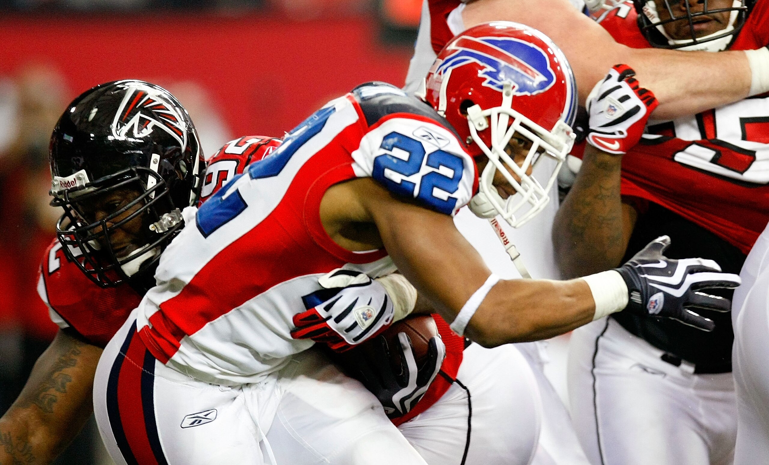 ATLANTA - DECEMBER 27:  Chauncey Davis #92 of the Atlanta Falcons tackles Fred Jackson #22 of the Buffalo Bills at Georgia Dome on December 27, 2009 in Atlanta, Georgia.  (Photo by Kevin C. Cox/Getty Images)