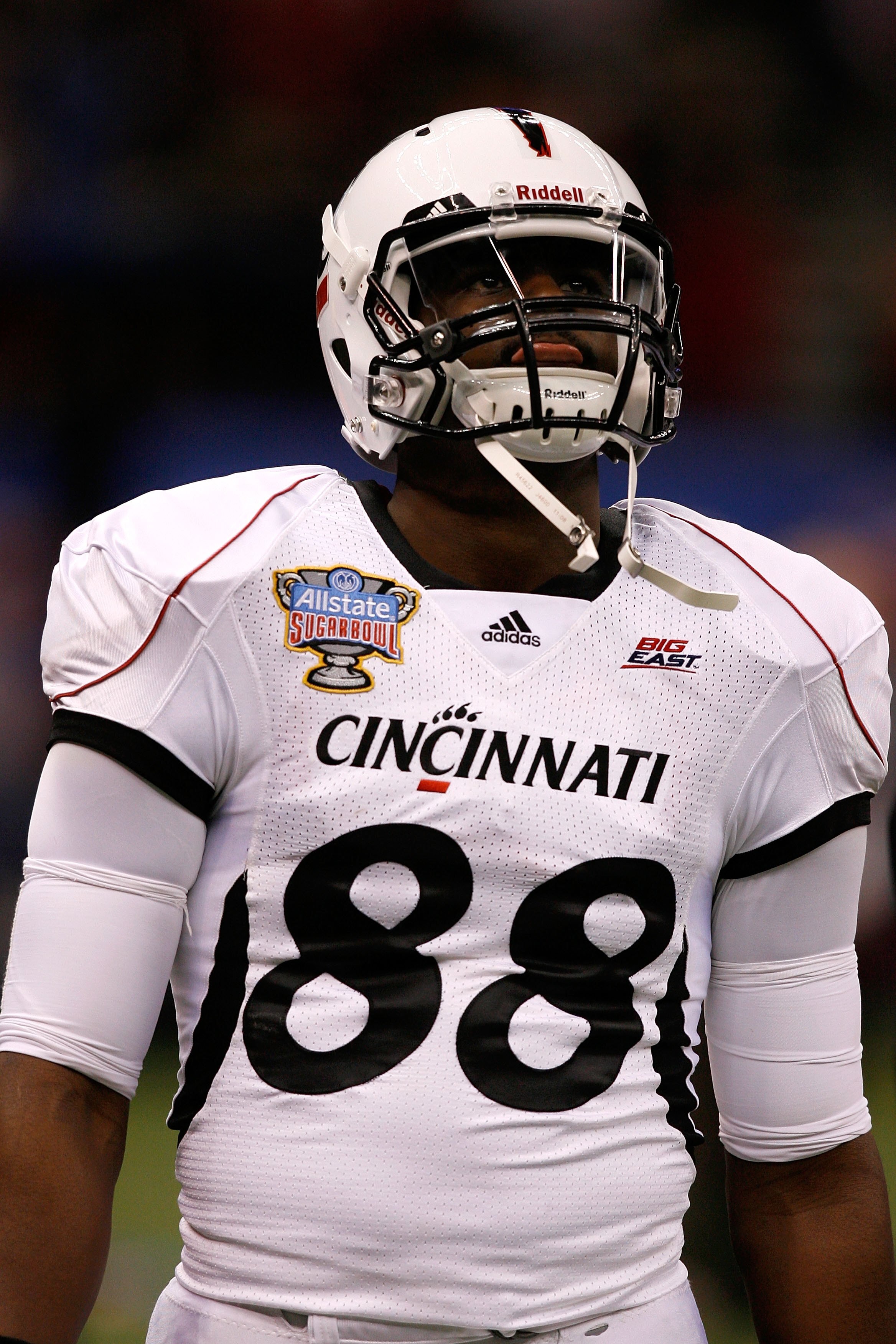 NEW ORLEANS - JANUARY 01: Adrien Robinson #88 of the Cincinnati Bearcats walks on the field after a play against the Florida Gators during the Allstate Sugar Bowl at the Louisana Superdome on January 1, 2010 in New Orleans, Louisiana. (Photo by Matthew NEW ORLEANS - JANUARY 01: Adrien Robinson #88 of the Cincinnati Bearcats walks on the field after a play against the Florida Gators during the Allstate Sugar Bowl at the Louisana Superdome on January 1, 2010 in New Orleans, Louisiana. (Photo by Matthew