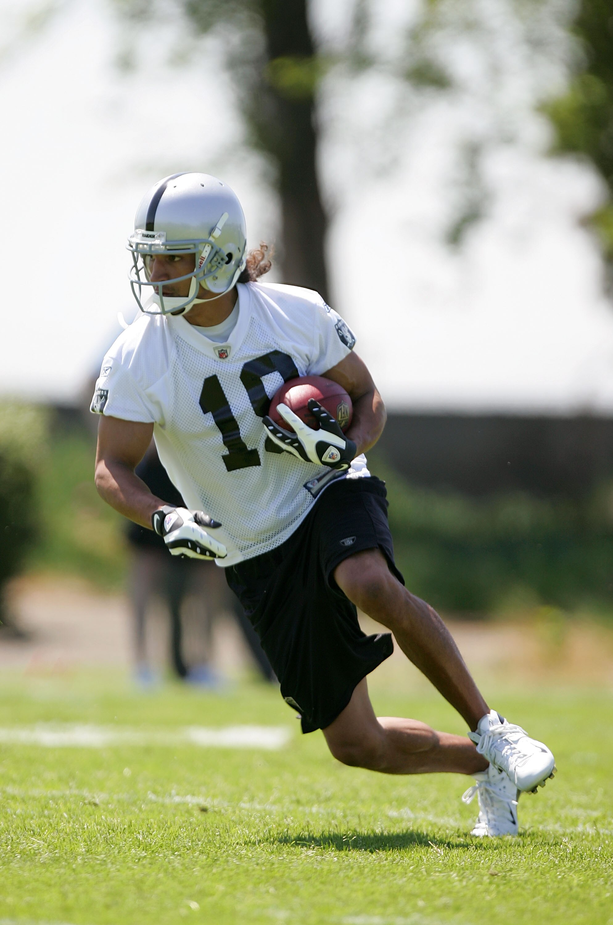 ALAMEDA, CA - MAY 08: Todd Watkins #19 of the Oakland Raiders runs with the ball during the Raiders minicamp at the team's permanent training facility on May 8, 2009 in Alameda, California. (Photo by Ezra Shaw/Getty Images) ALAMEDA, CA - MAY 08: Todd Watkins #19 of the Oakland Raiders runs with the ball during the Raiders minicamp at the team's permanent training facility on May 8, 2009 in Alameda, California. (Photo by Ezra Shaw/Getty Images)