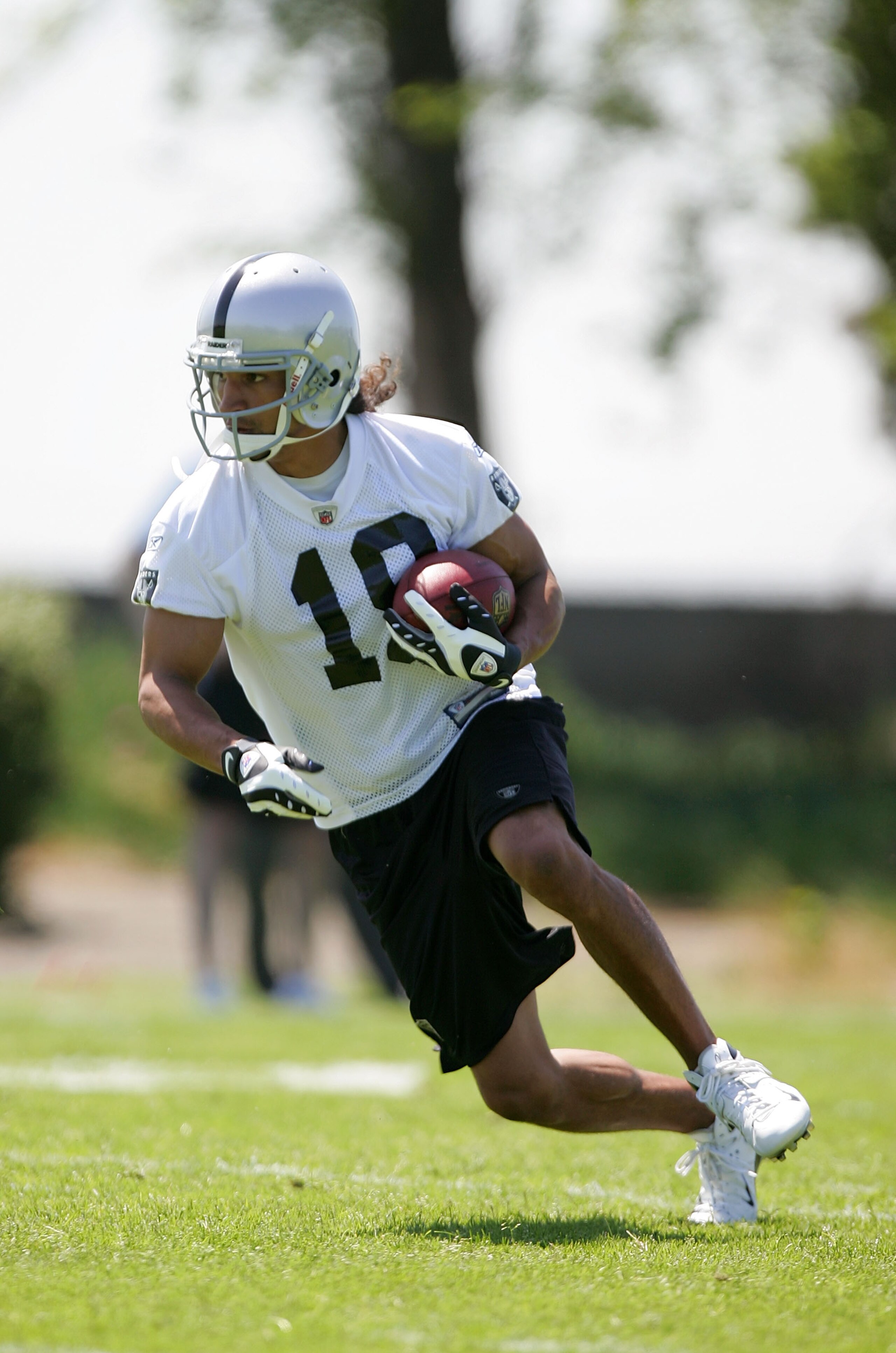ALAMEDA, CA - MAY 08: Todd Watkins #19 of the Oakland Raiders runs with the ball during the Raiders minicamp at the team's permanent training facility on May 8, 2009 in Alameda, California. (Photo by Ezra Shaw/Getty Images) ALAMEDA, CA - MAY 08: Todd Watkins #19 of the Oakland Raiders runs with the ball during the Raiders minicamp at the team's permanent training facility on May 8, 2009 in Alameda, California. (Photo by Ezra Shaw/Getty Images)