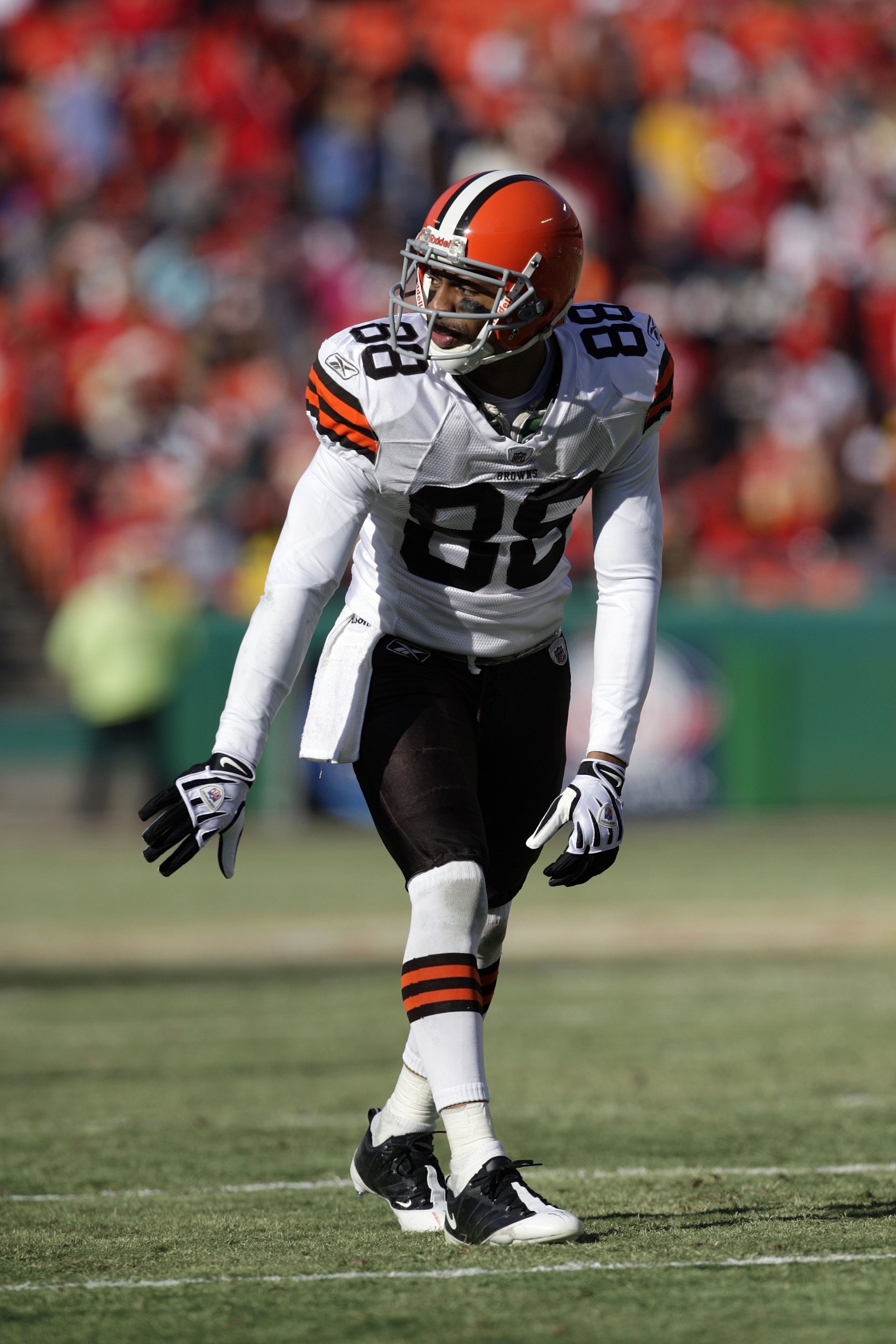 KANSAS CITY, MO - DECEMBER 20: Chansi Stuckey #86 of the Cleveland Browns lines up in position during their NFL game against the Kansas City Chiefs on December 20, 2009 at Arrowhead Stadium in Kansas City, Missouri. The Browns defeated the Chiefs 41-34. KANSAS CITY, MO - DECEMBER 20: Chansi Stuckey #86 of the Cleveland Browns lines up in position during their NFL game against the Kansas City Chiefs on December 20, 2009 at Arrowhead Stadium in Kansas City, Missouri. The Browns defeated the Chiefs 41-34.